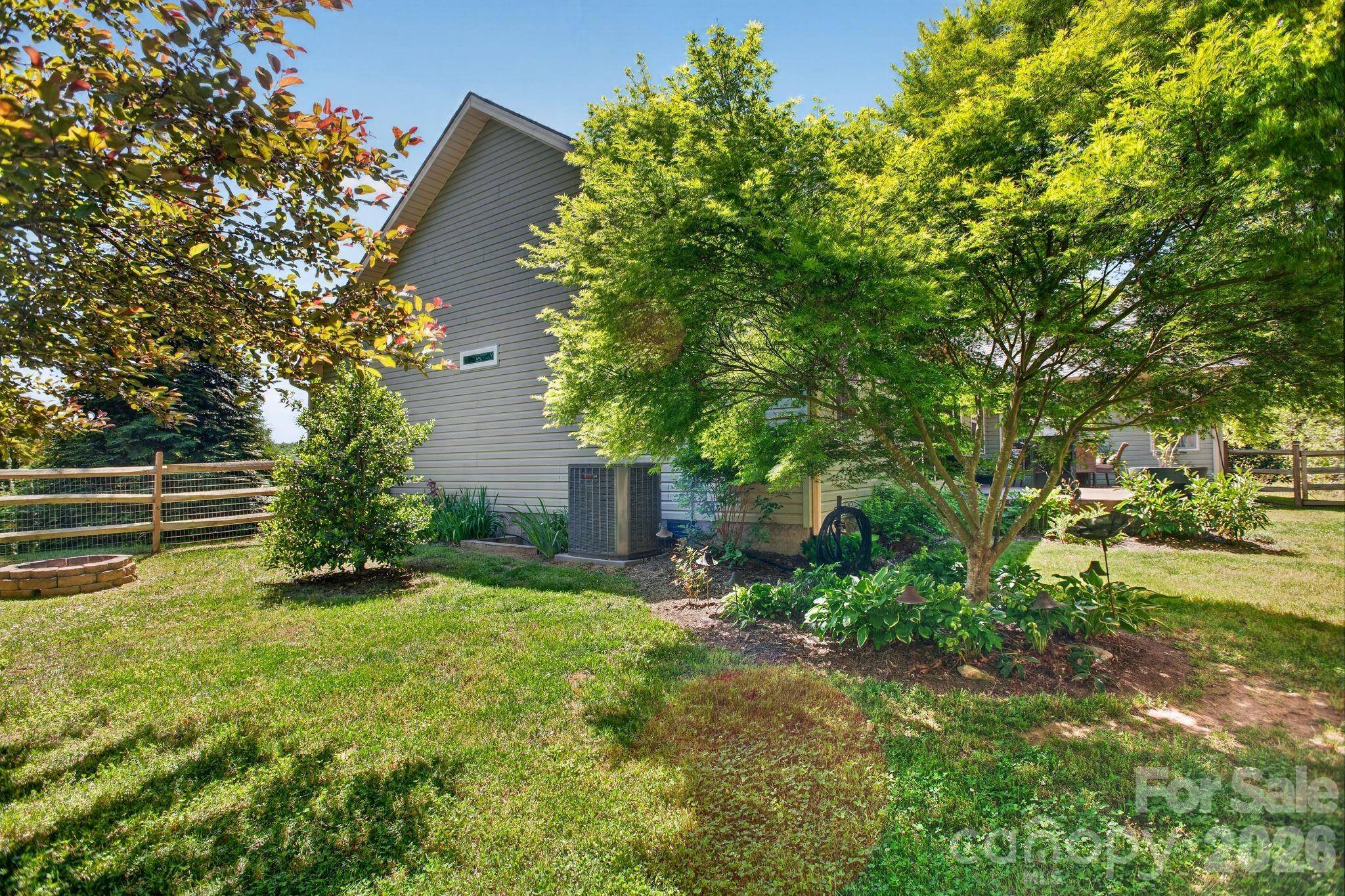 75 N Sunset Ridge DR, Etowah, NC 28729