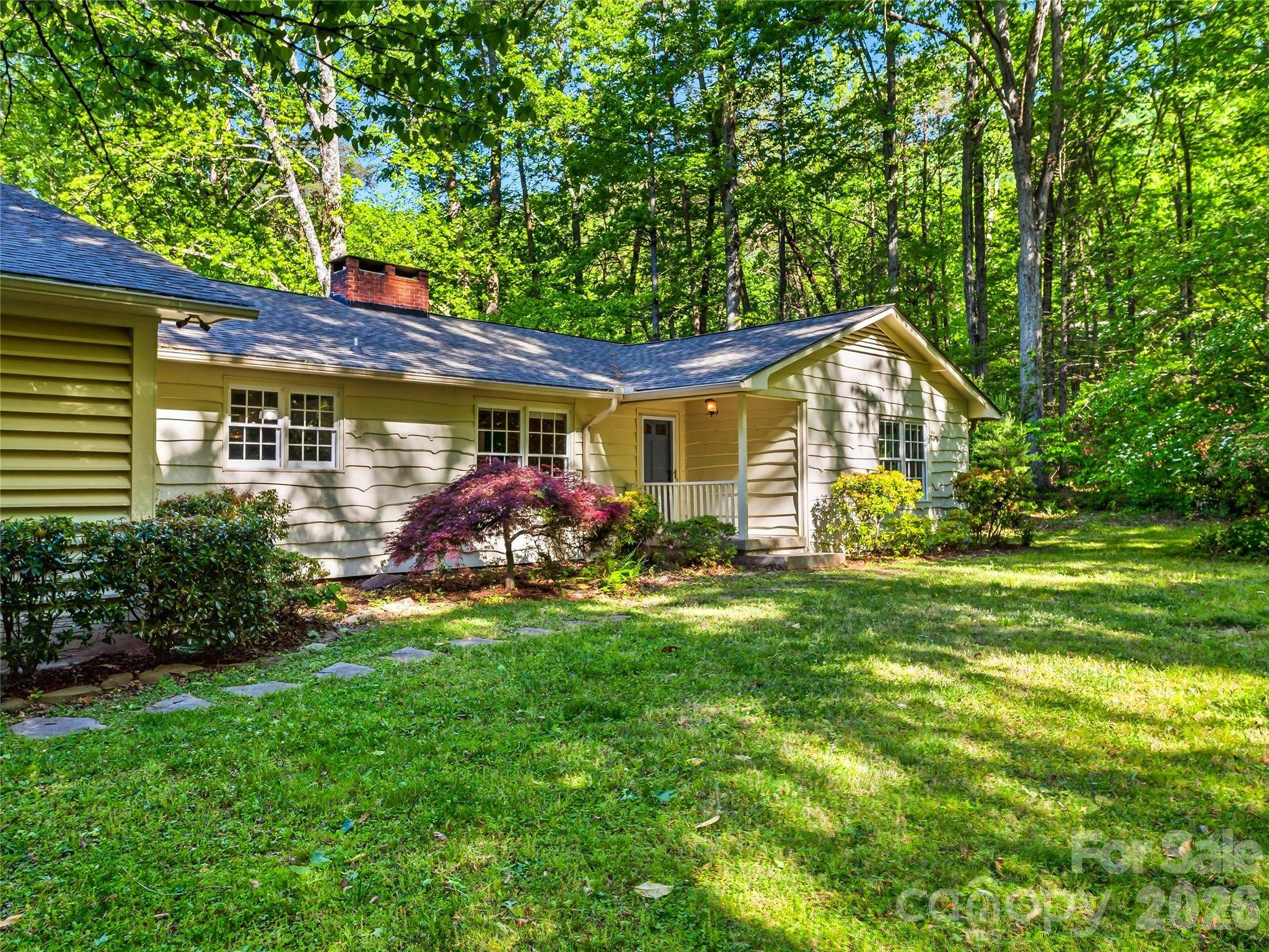 100 Hummingbird LN, Columbus, NC 28722