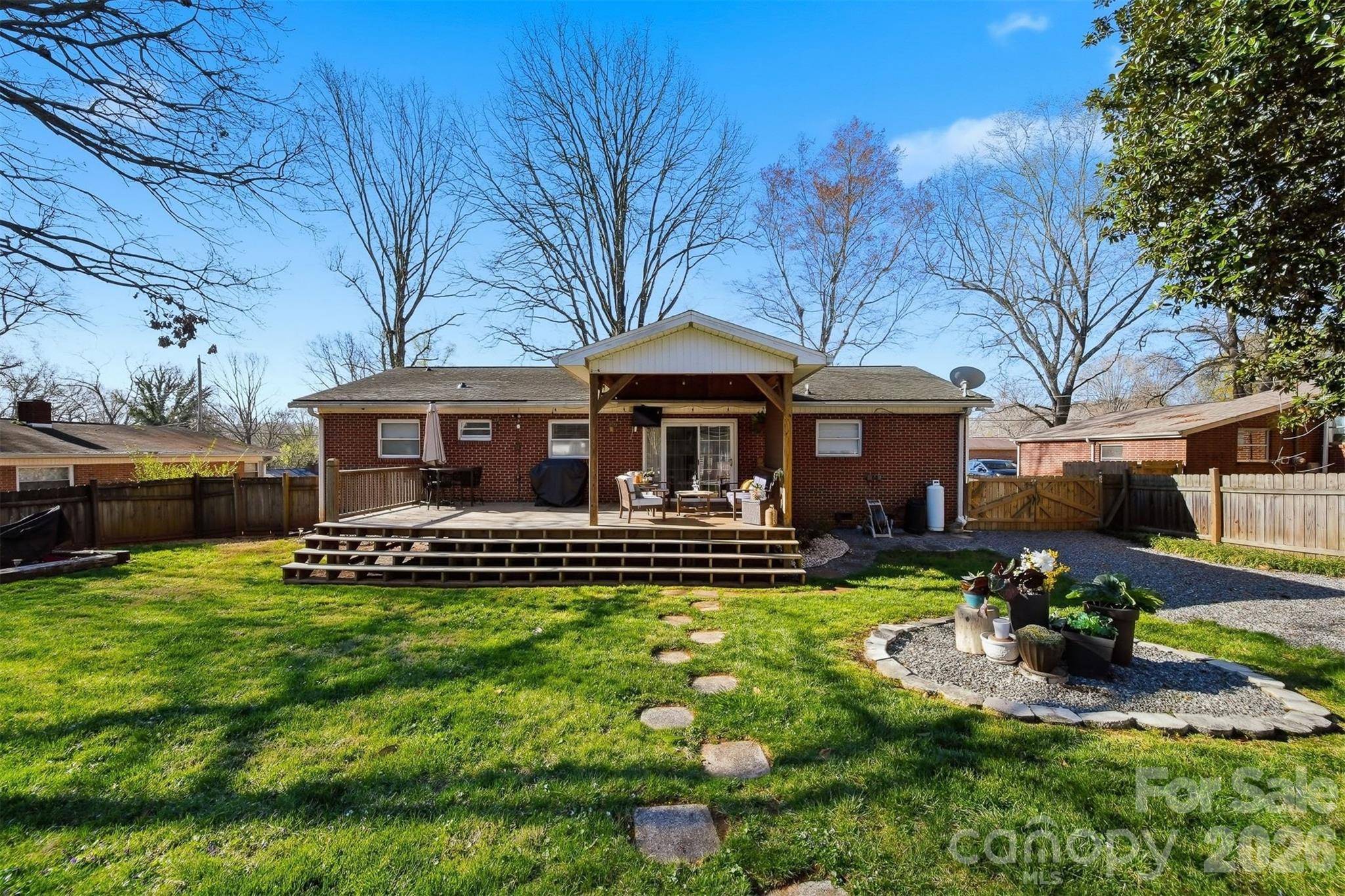 904 15th ST NW, Conover, NC 28613