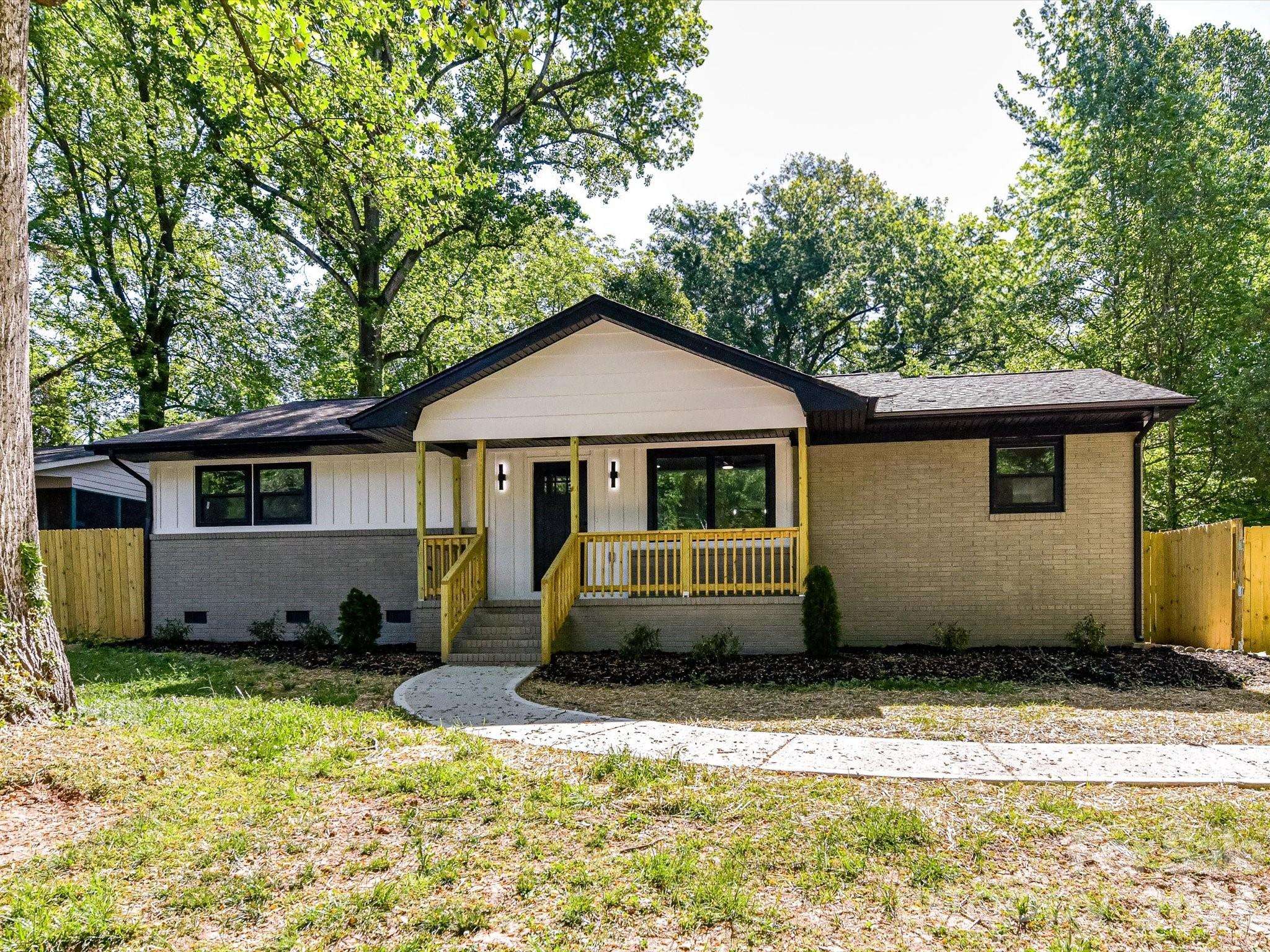 3132 Sudbury RD, Charlotte, NC 28205