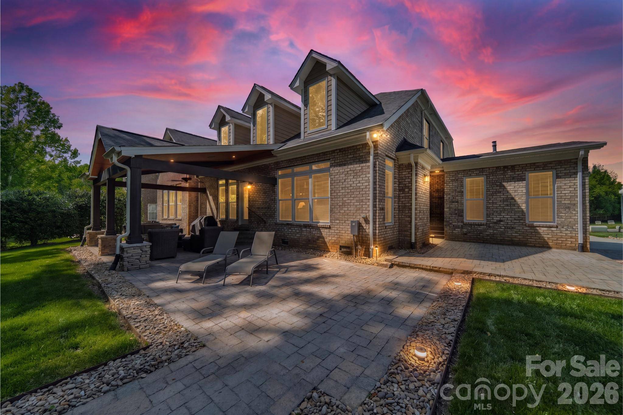 302 Tallow Tree CT, Waxhaw, NC 28173