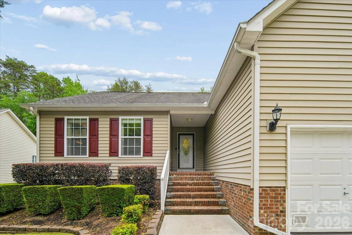 1120 Warpers LN, Fort Mill, SC 29715