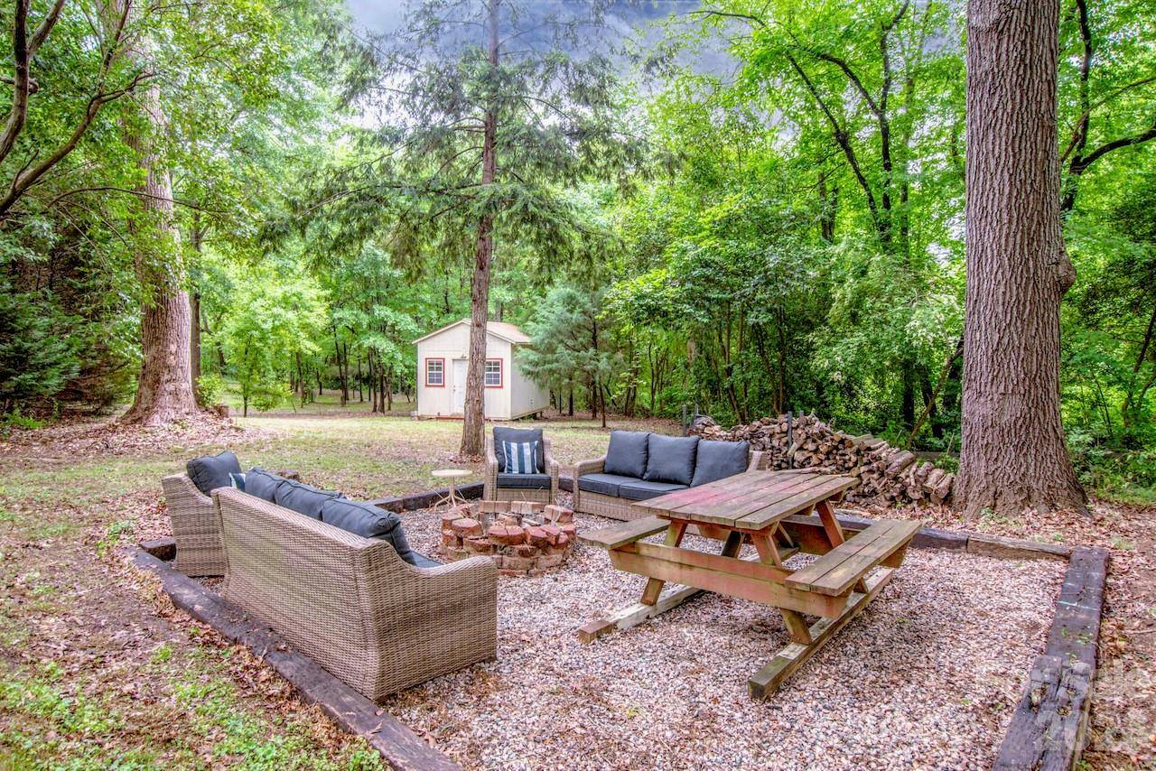 1204 E Catawba ST, Belmont, NC 28012