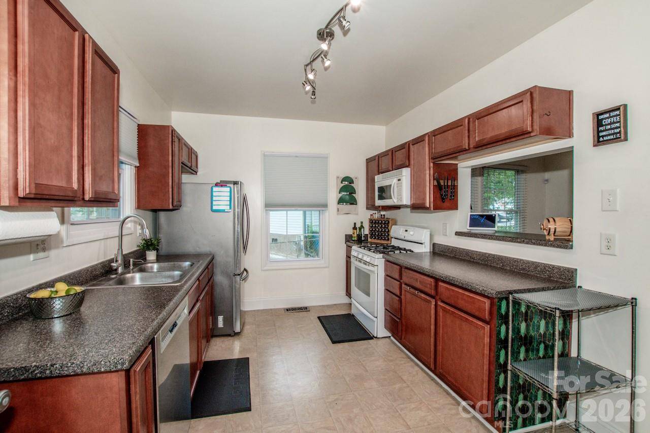 1204 E Catawba ST, Belmont, NC 28012