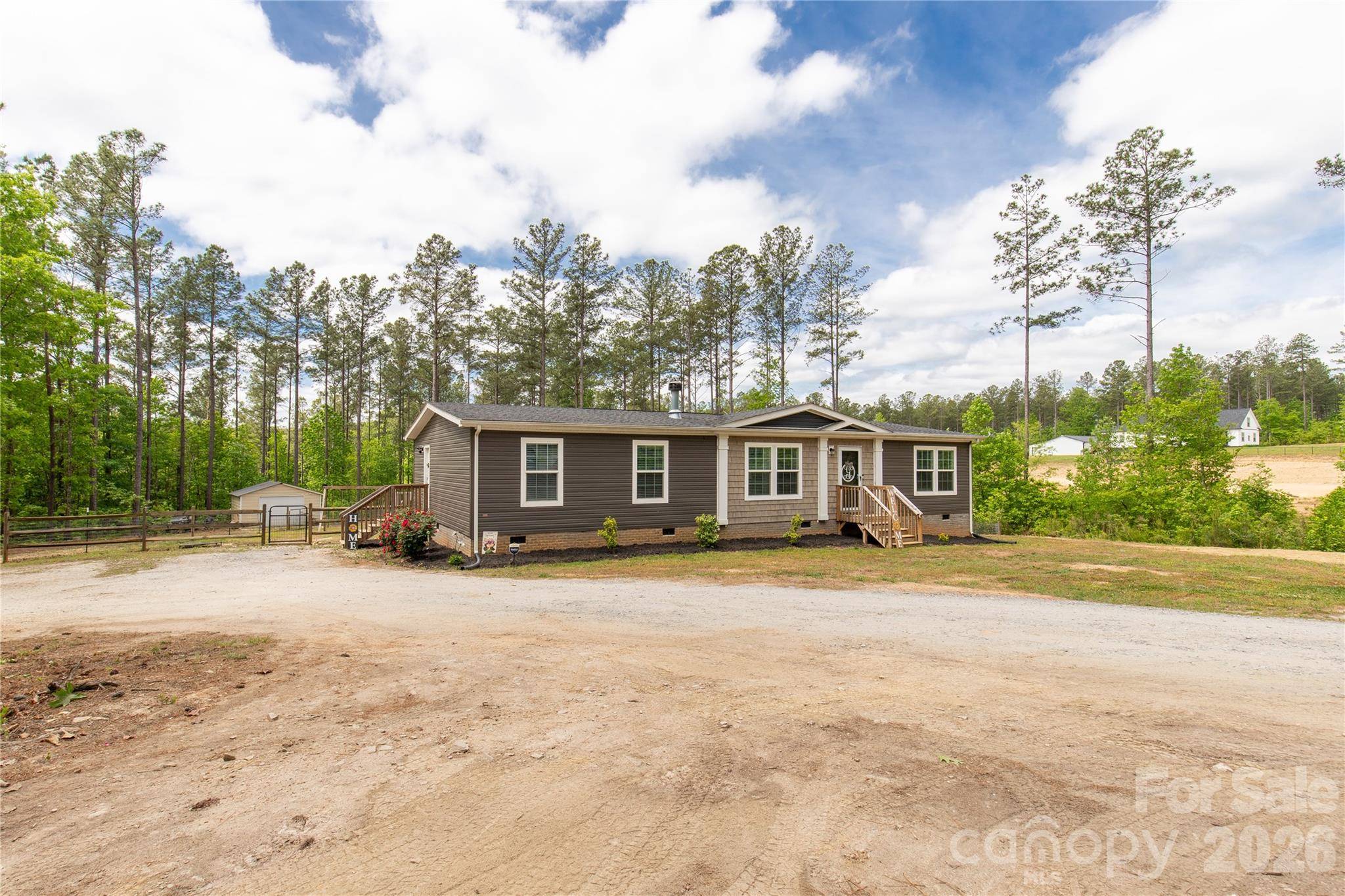 412 Mullinax CIR, Blacksburg, SC 29702