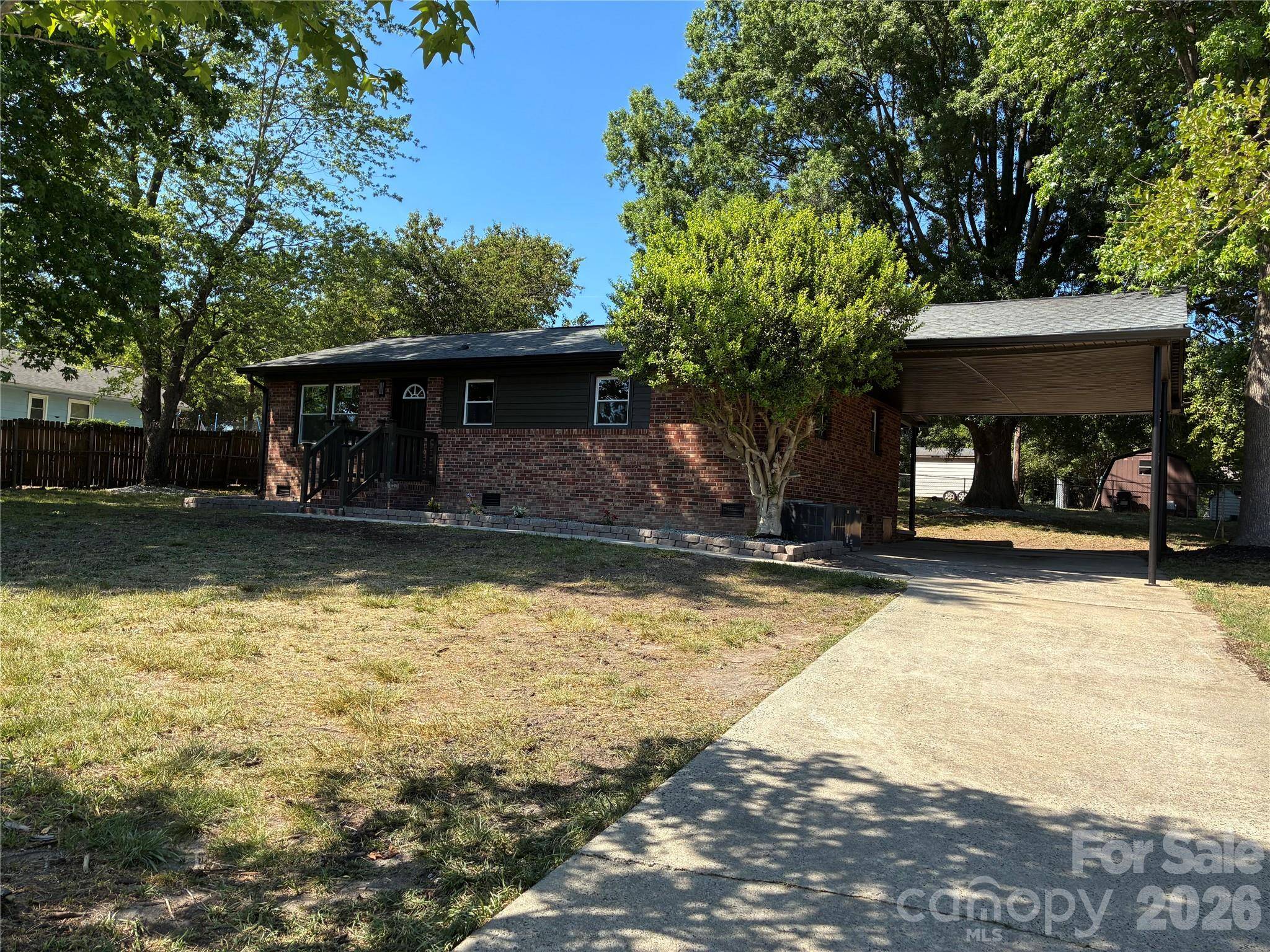 103 Sunset LN, Bessemer City, NC 28016