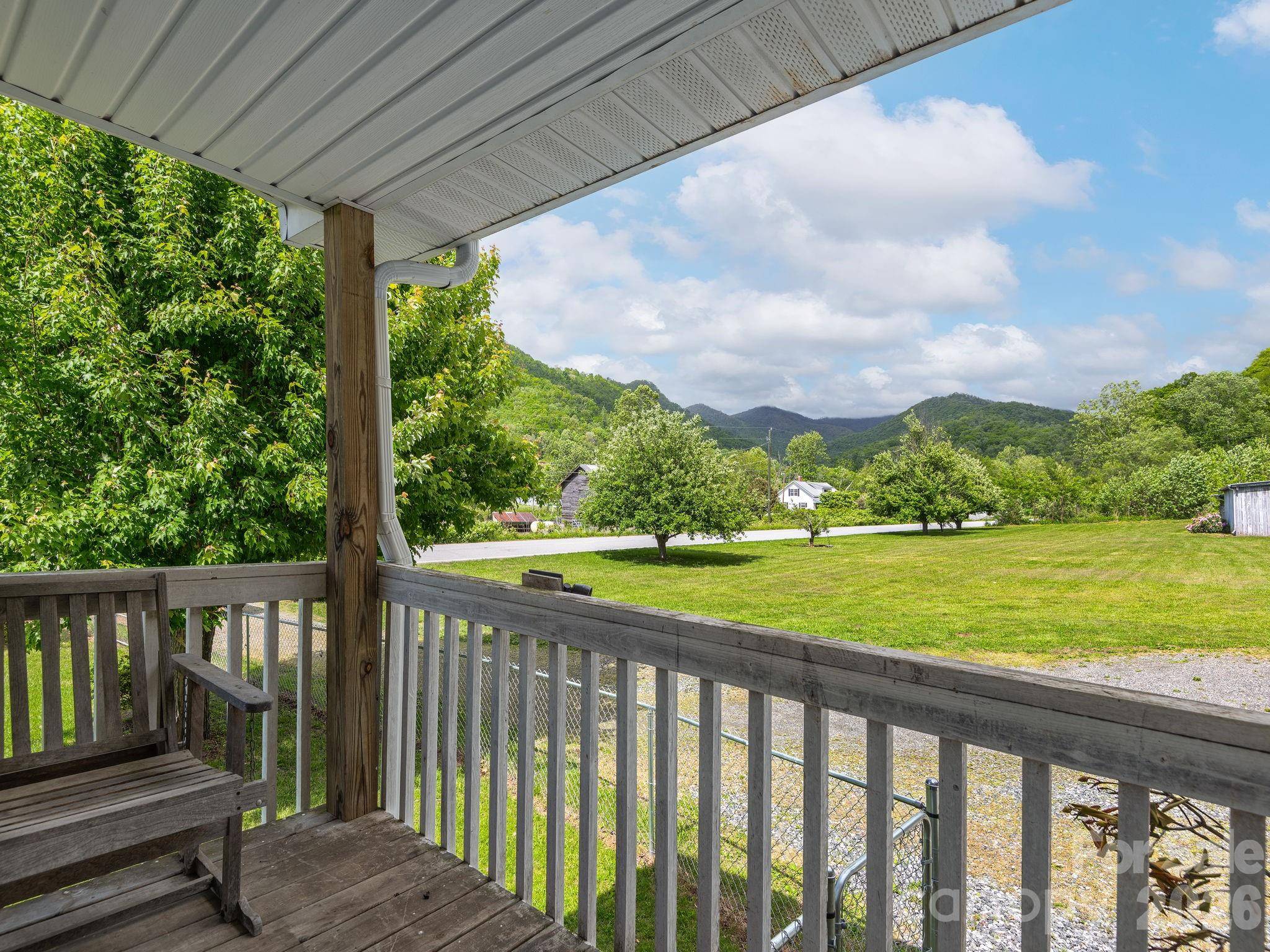 379 N Fork RD, Barnardsville, NC 28709