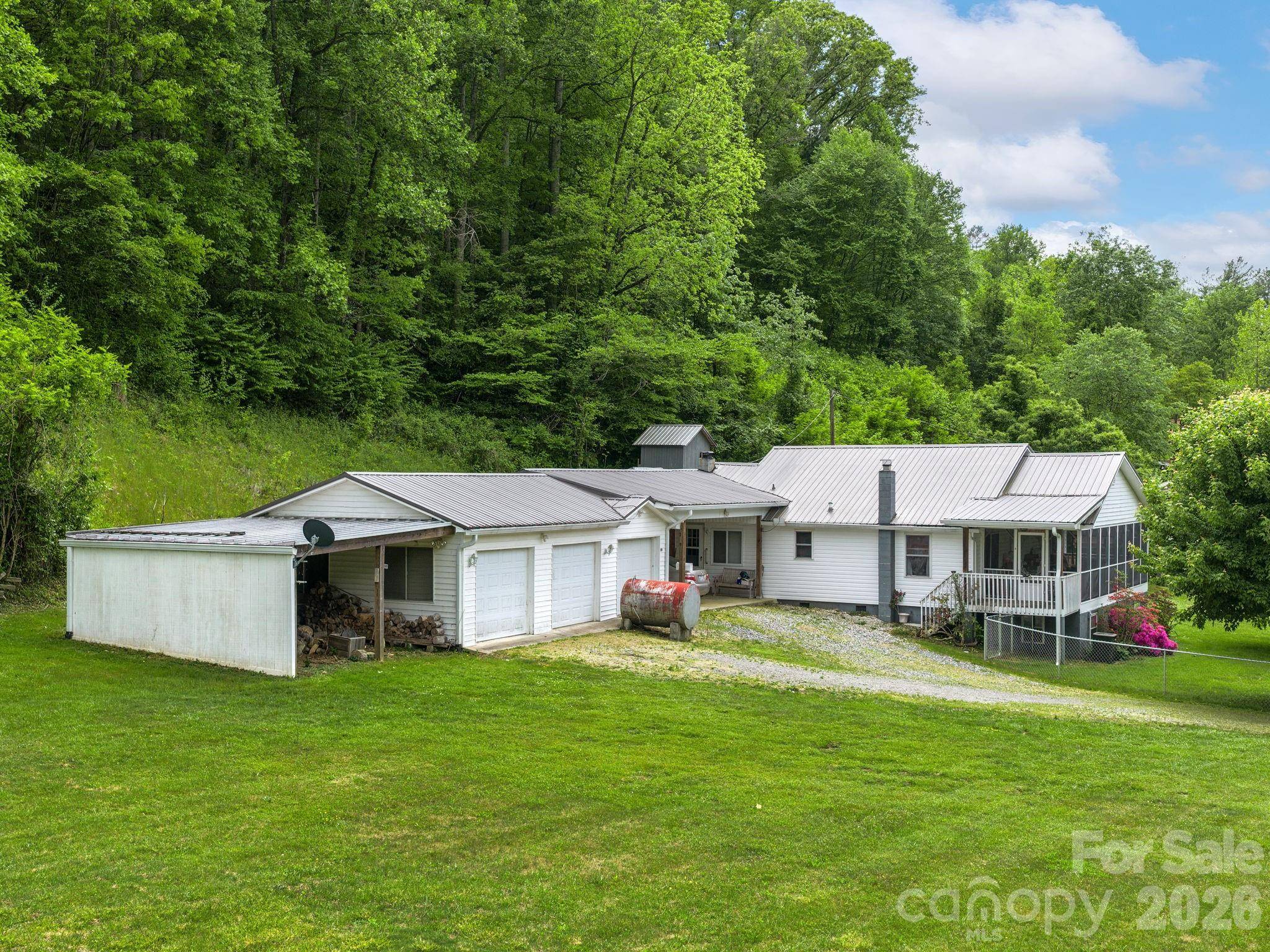 379 N Fork RD, Barnardsville, NC 28709