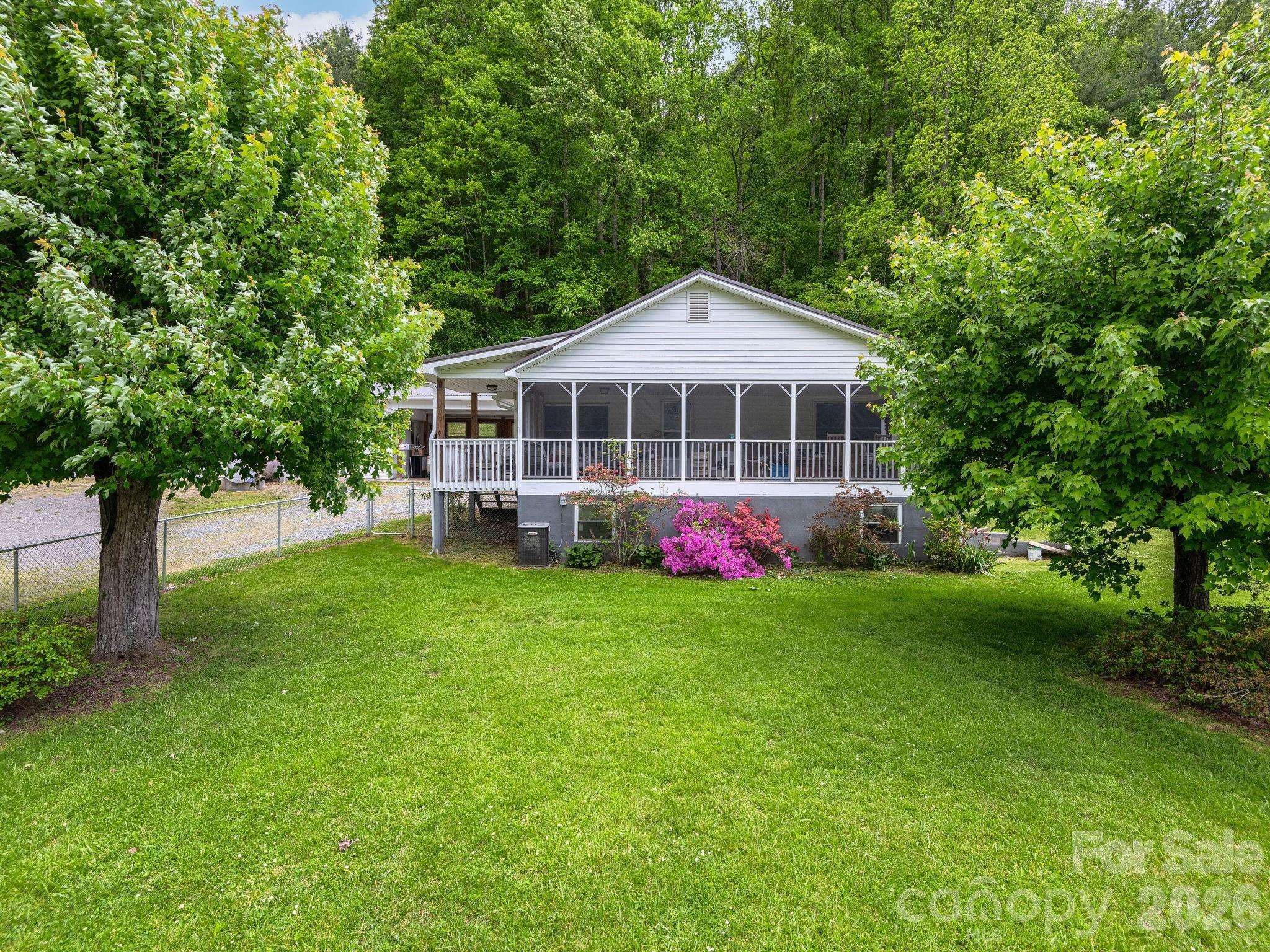 379 N Fork RD, Barnardsville, NC 28709