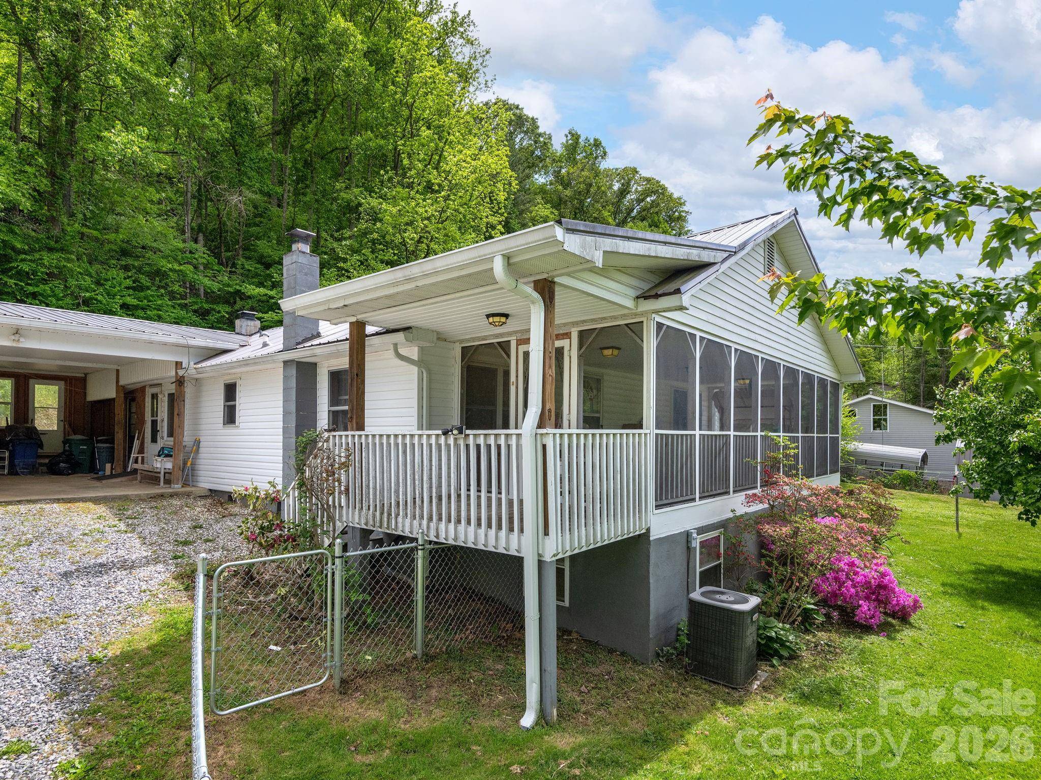 379 N Fork RD, Barnardsville, NC 28709