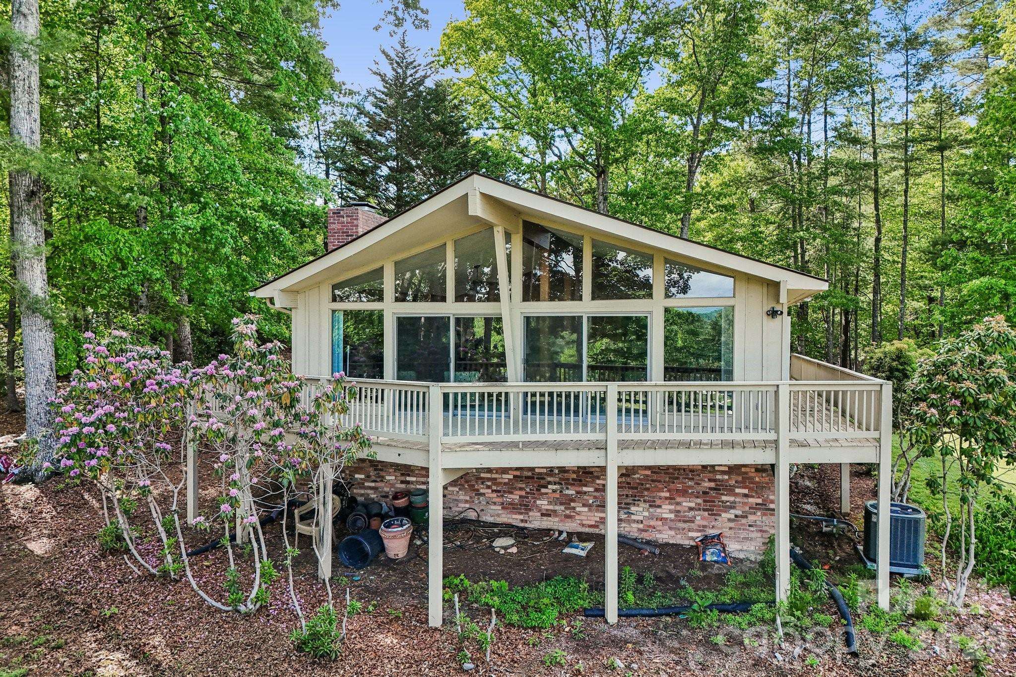 3 Greenbriar Woods CIR, Etowah, NC 28729