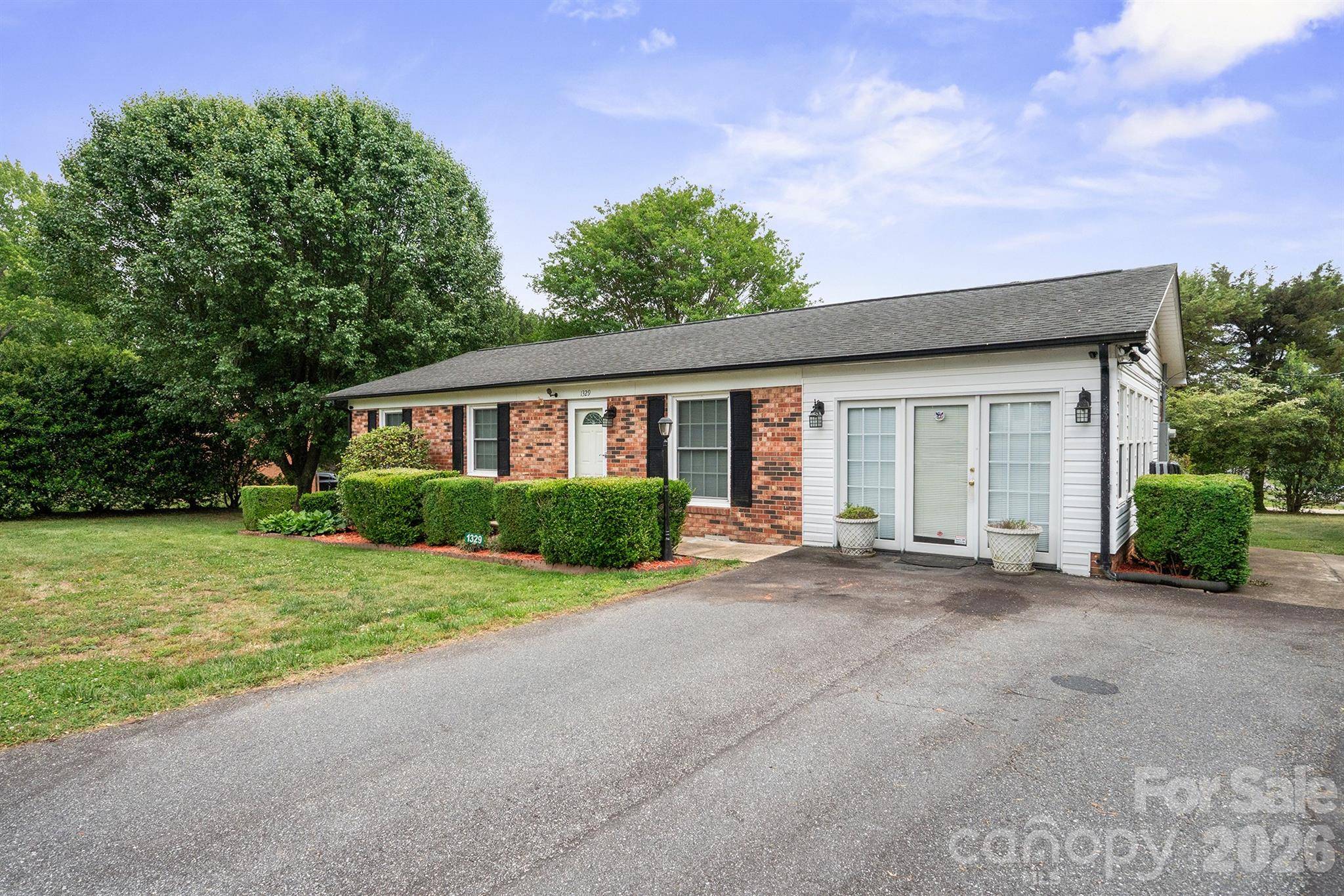1329 Landsdowne DR, Conover, NC 28613