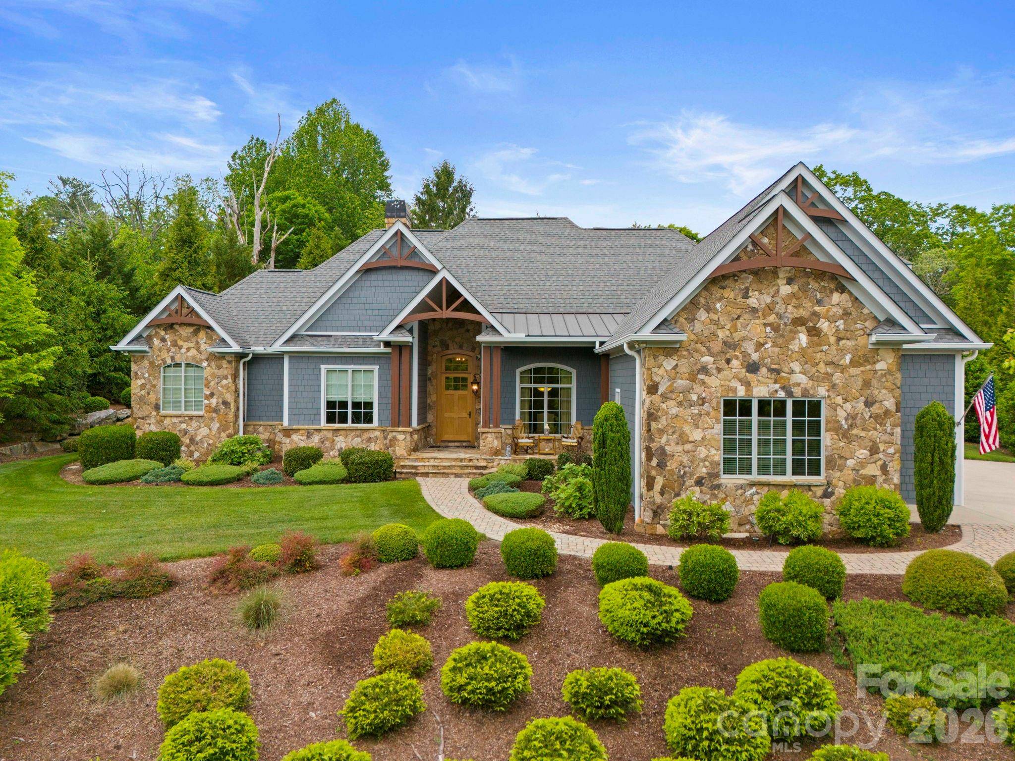 390 Shipman Pkwy, Flat Rock, NC 28731