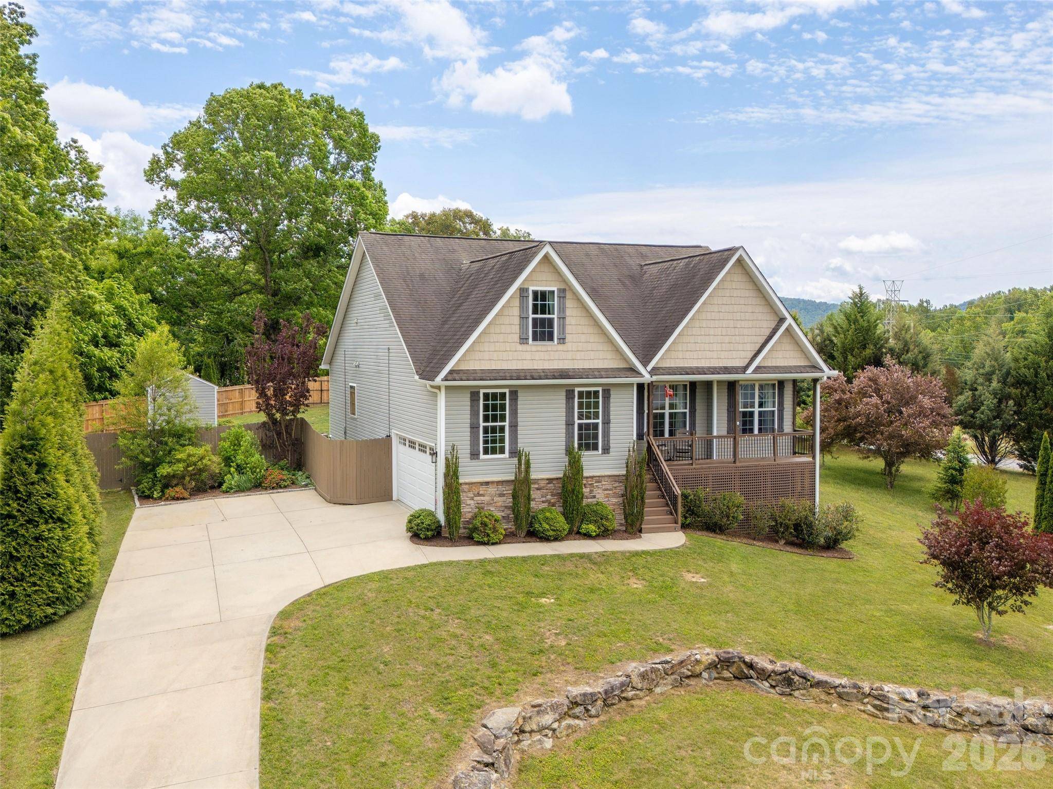 132 Beck Creek CIR, Flat Rock, NC 28731