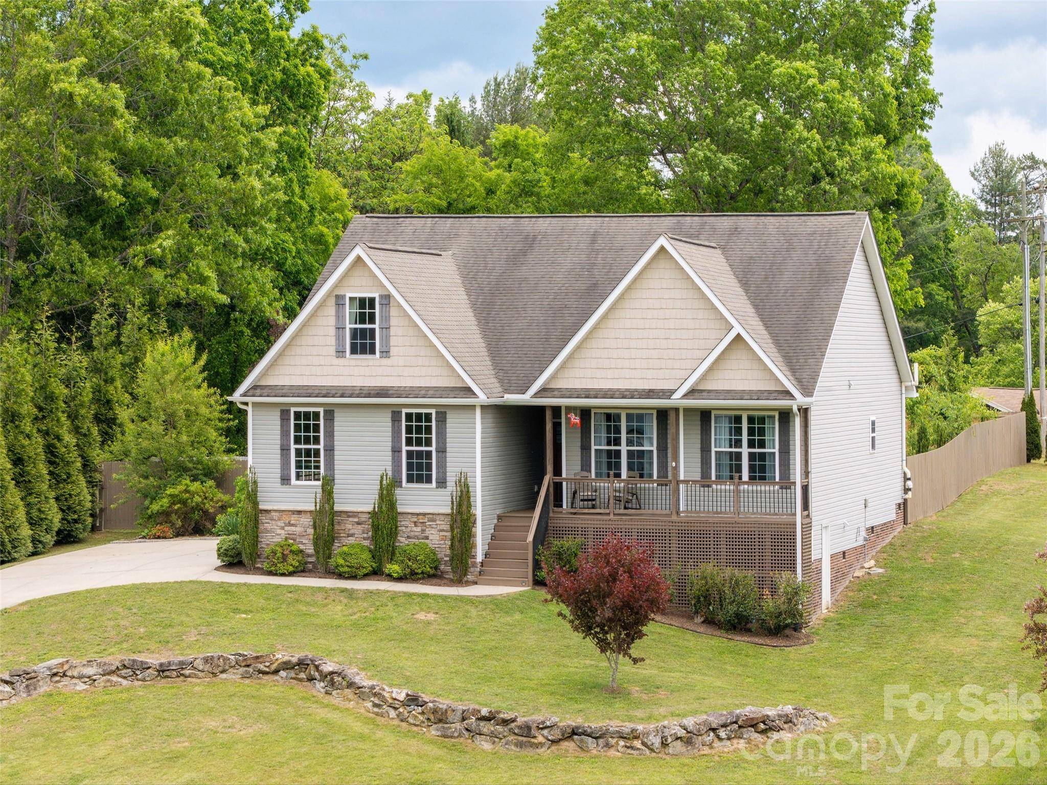 132 Beck Creek CIR, Flat Rock, NC 28731