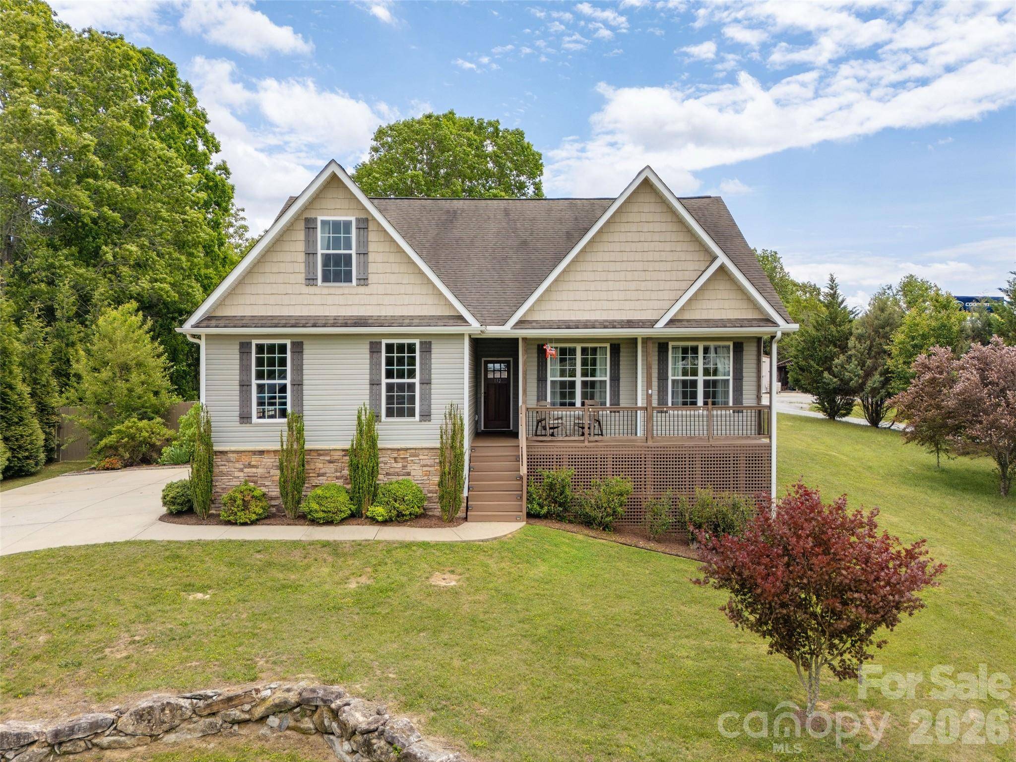 132 Beck Creek CIR, Flat Rock, NC 28731