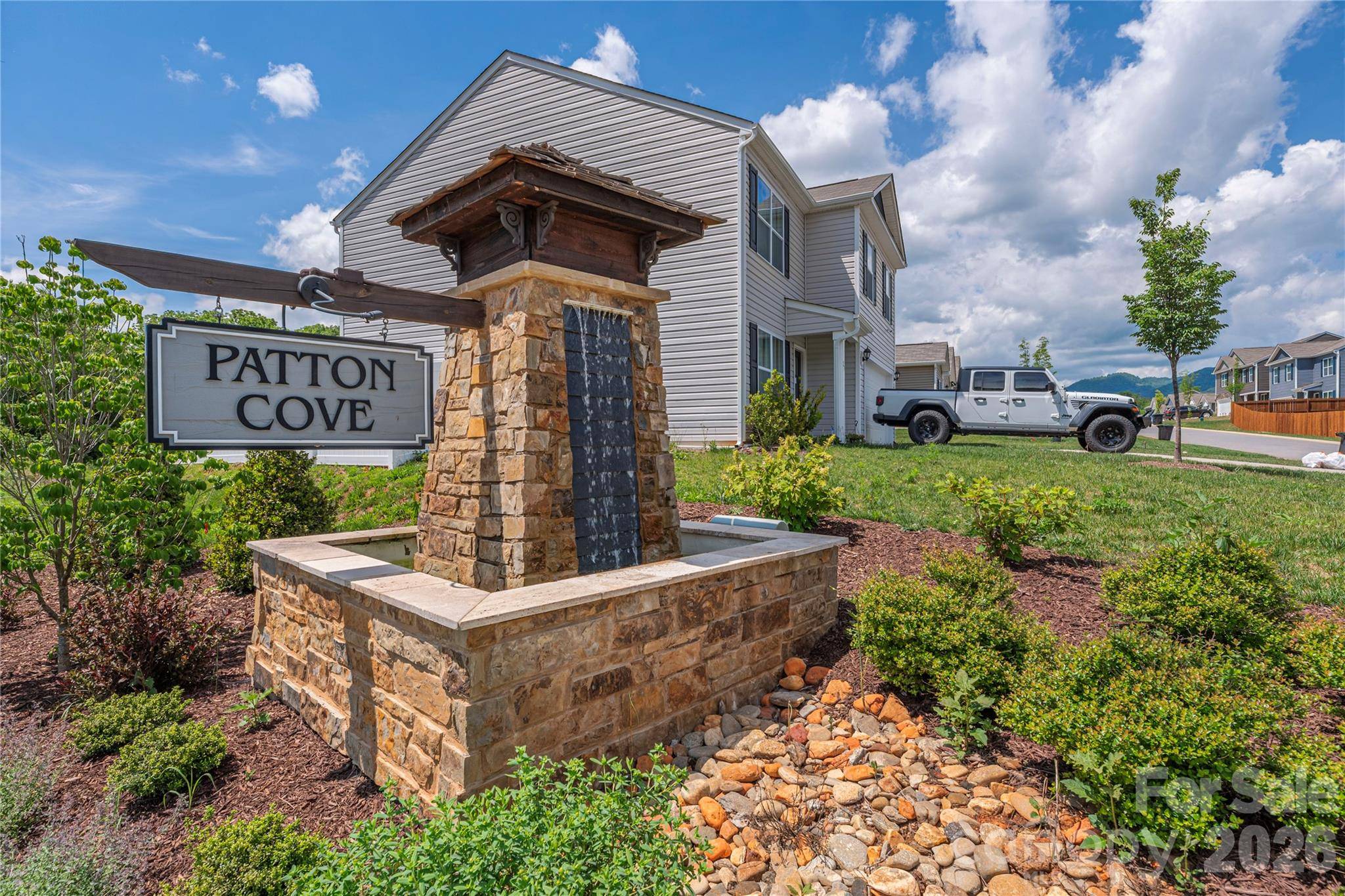 8 Madelyn DR, Clyde, NC 28721