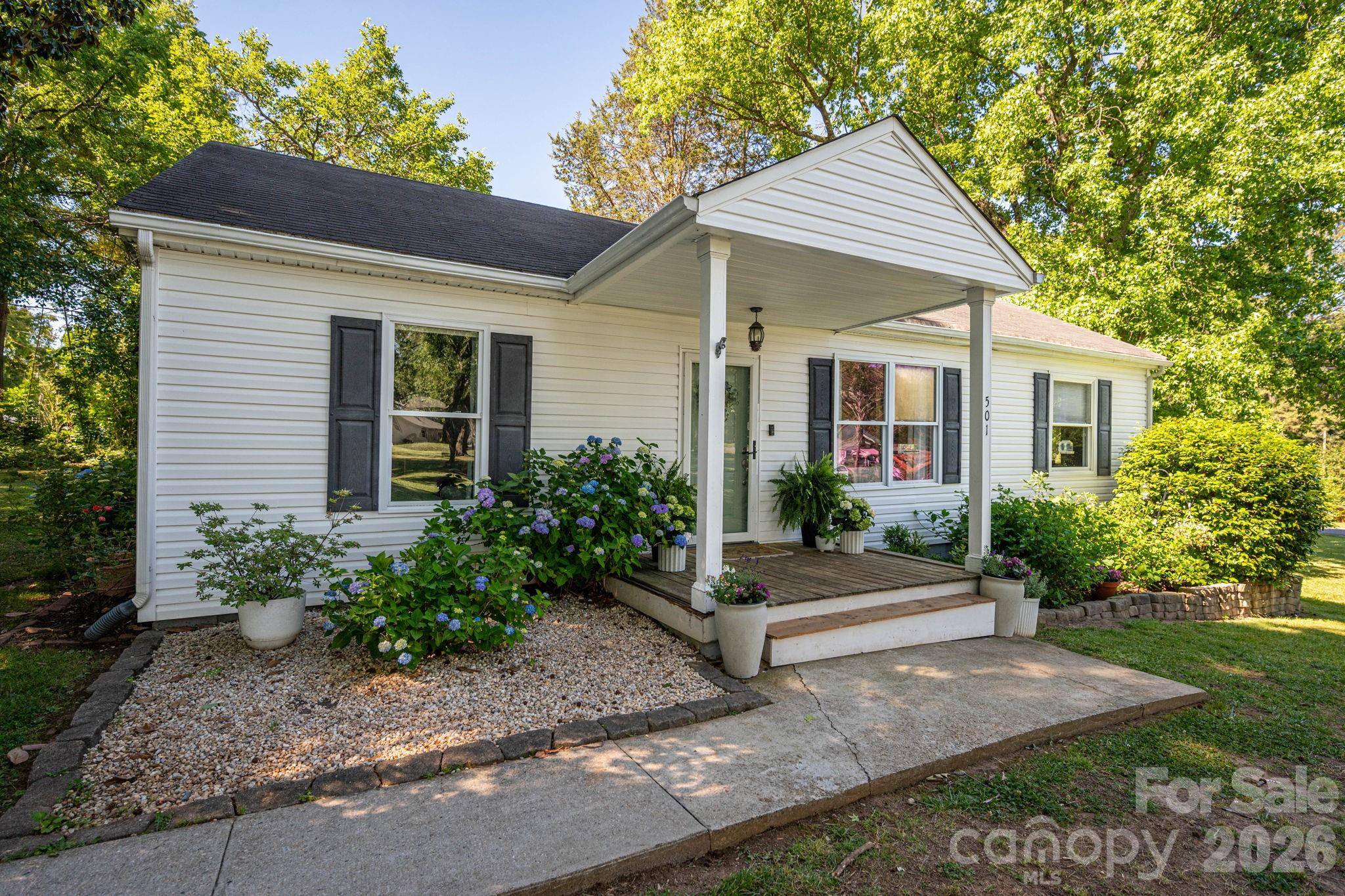 501 S 6th ST, Bessemer City, NC 28016