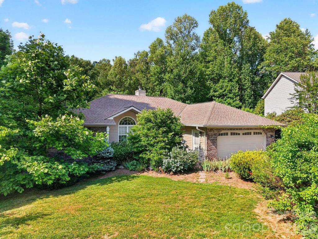 7 Firestone CT, Etowah, NC 28729