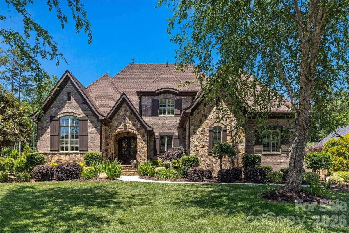 8100 Skye Lochs DR, Waxhaw, NC 28173