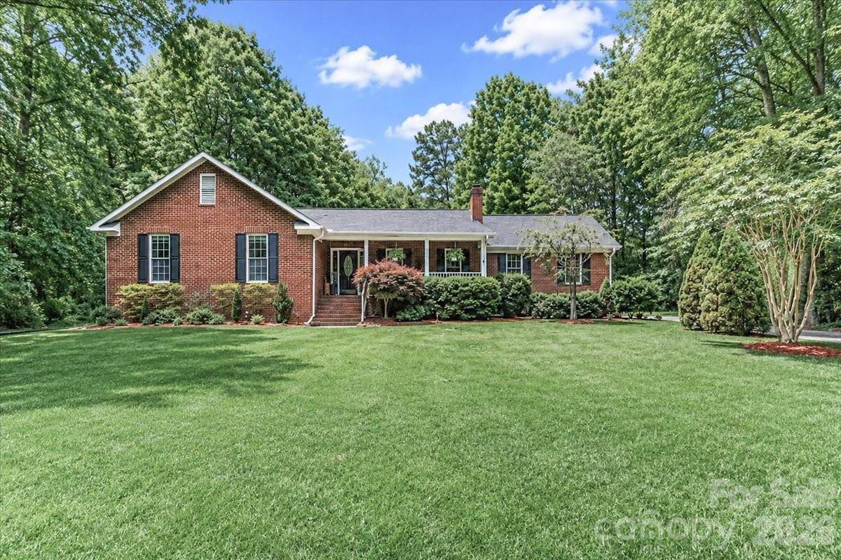 6803 Lowesville LN, Stanley, NC 28164