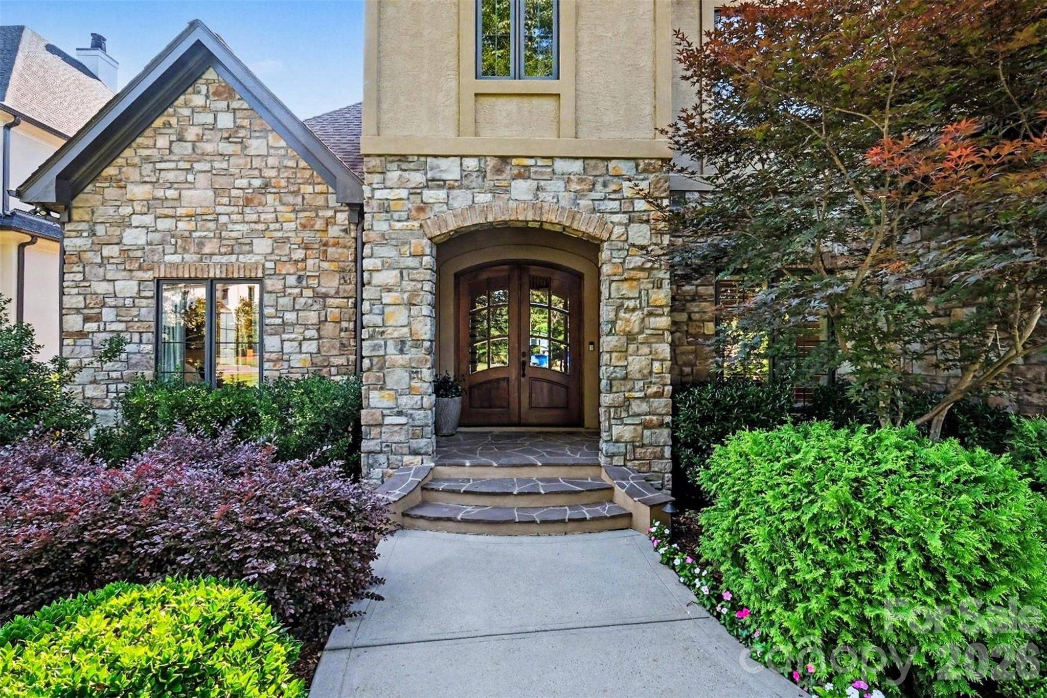 8000 Skye Lochs DR, Waxhaw, NC 28173