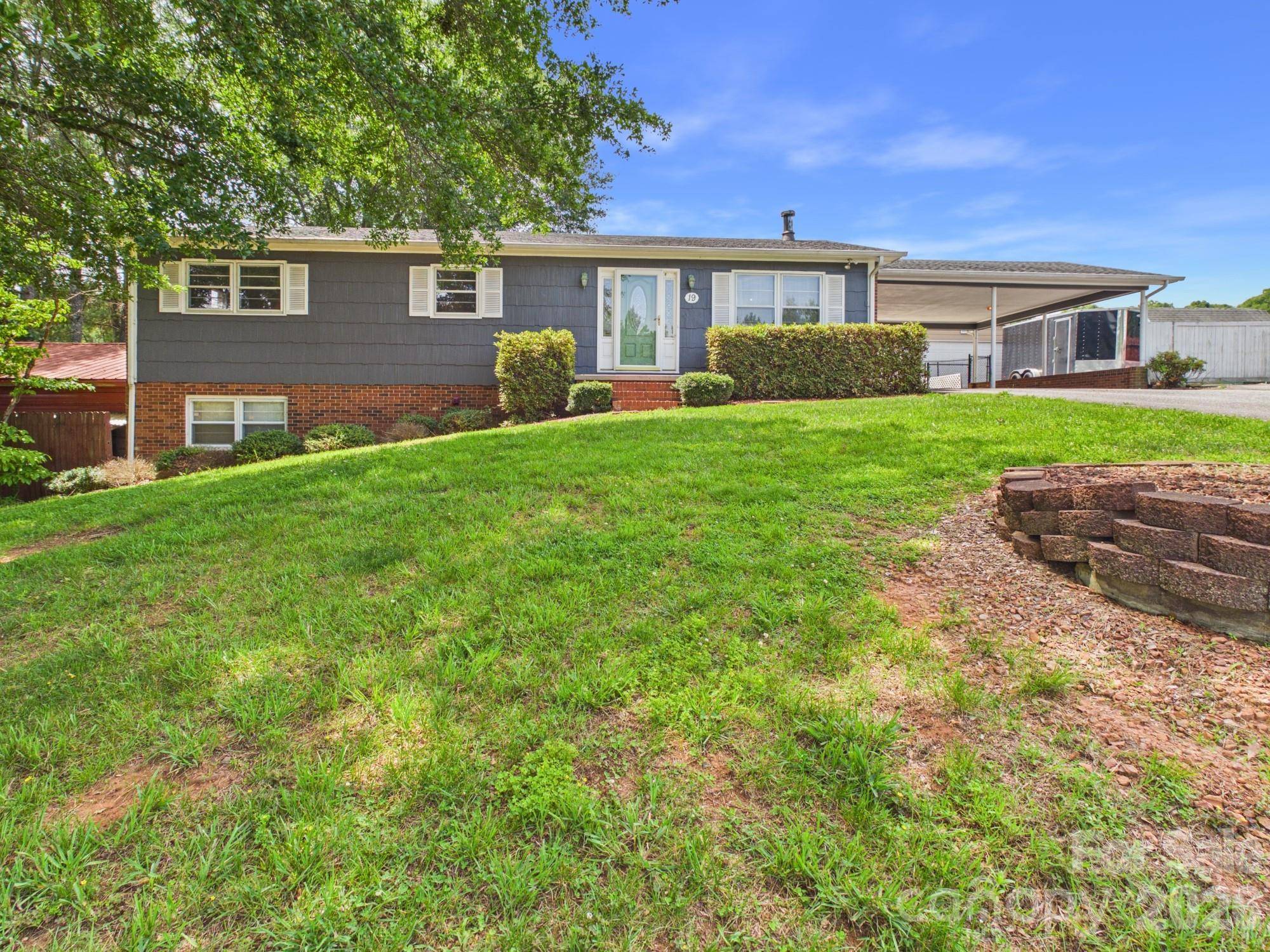 19 Pinecrest CT, Taylorsville, NC 28681