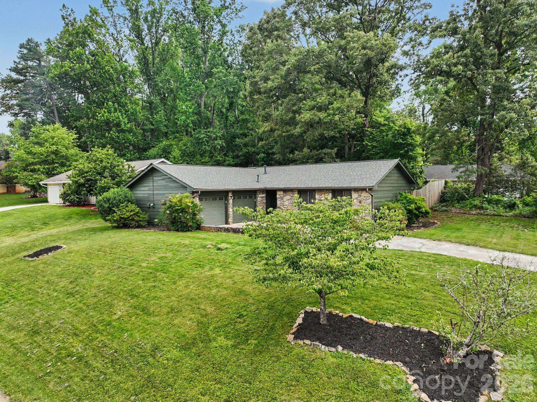 21 Glen Meadows RD, Arden, NC 28704