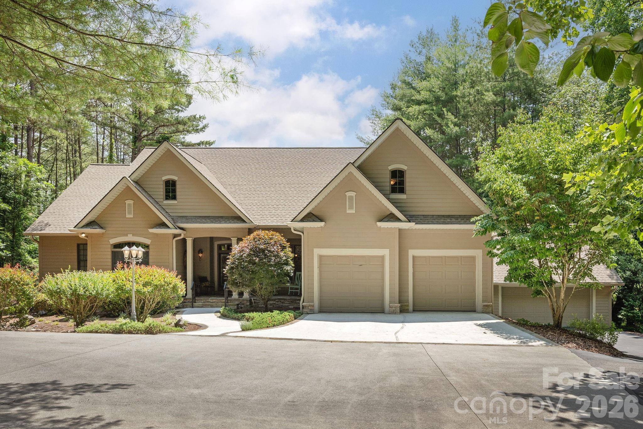763 Deerlake RD, Brevard, NC 28712
