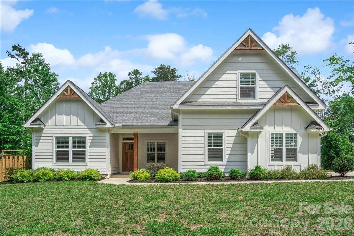 7575 Deer Track DR, Denver, NC 28037