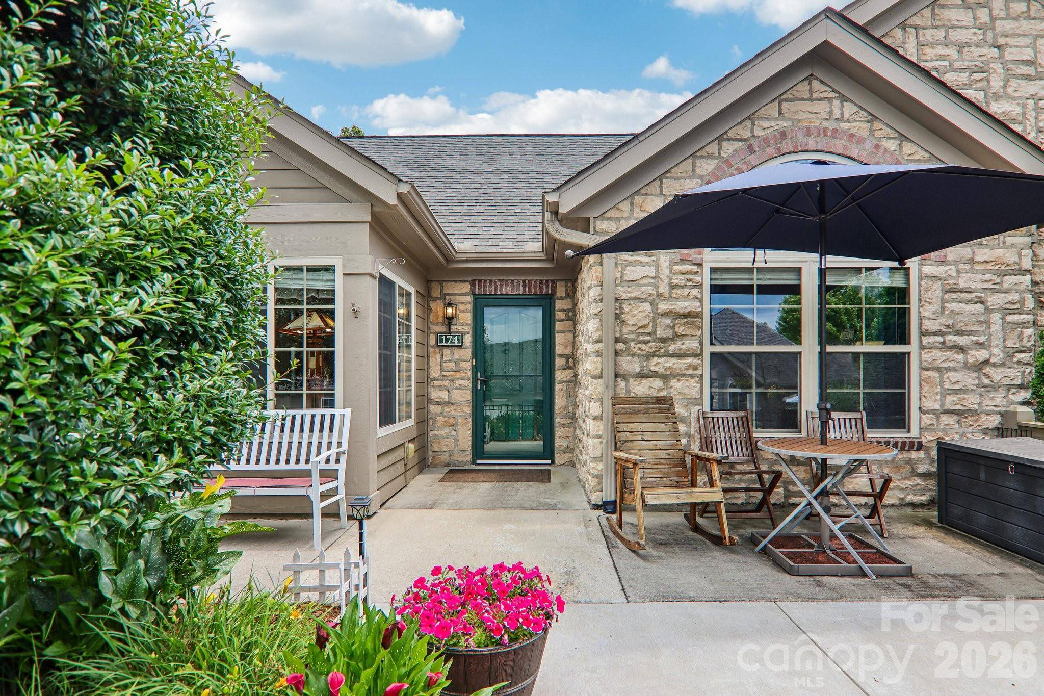 174 Summerfield PL, Flat Rock, NC 28731