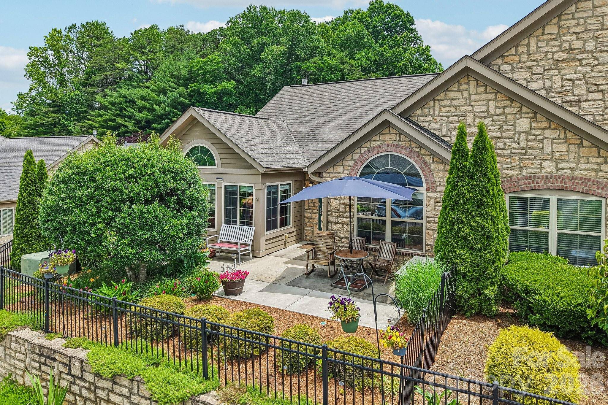 174 Summerfield PL, Flat Rock, NC 28731