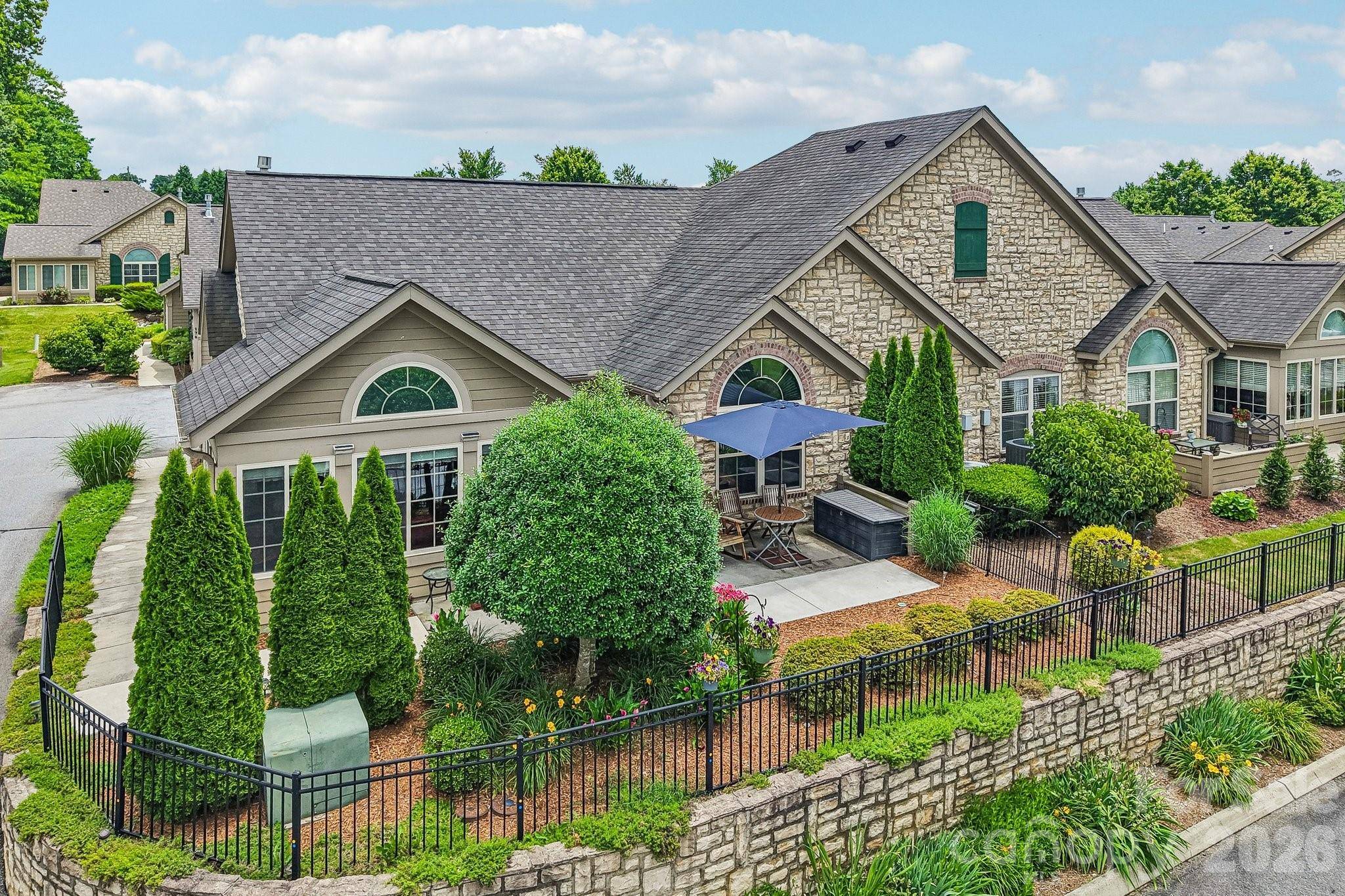 174 Summerfield PL, Flat Rock, NC 28731