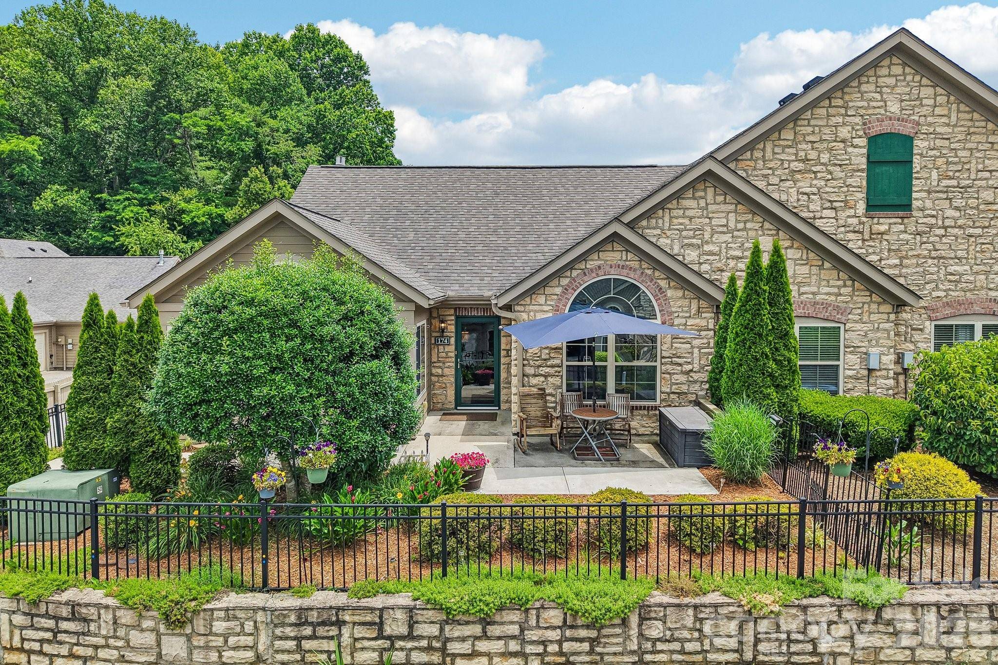174 Summerfield PL, Flat Rock, NC 28731