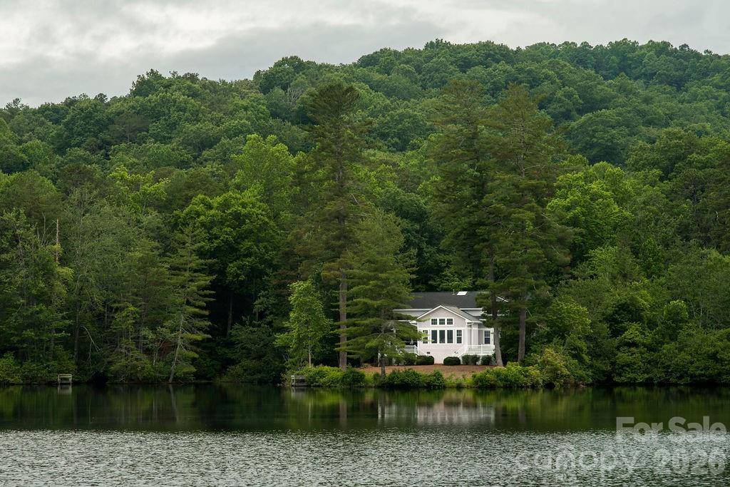 719 Deerlake RD, Brevard, NC 28712