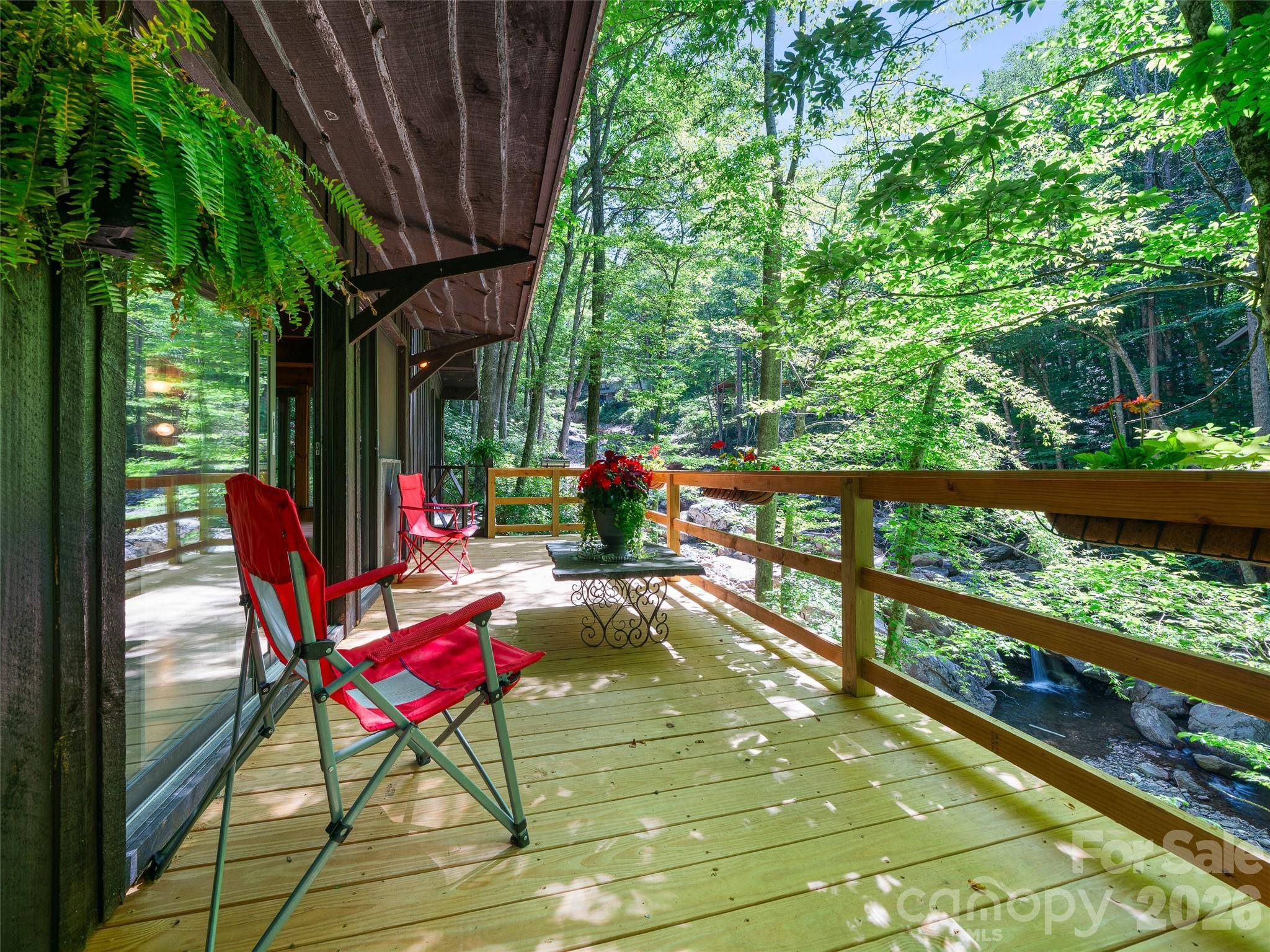 552 N Fork RD, Burnsville, NC 28714