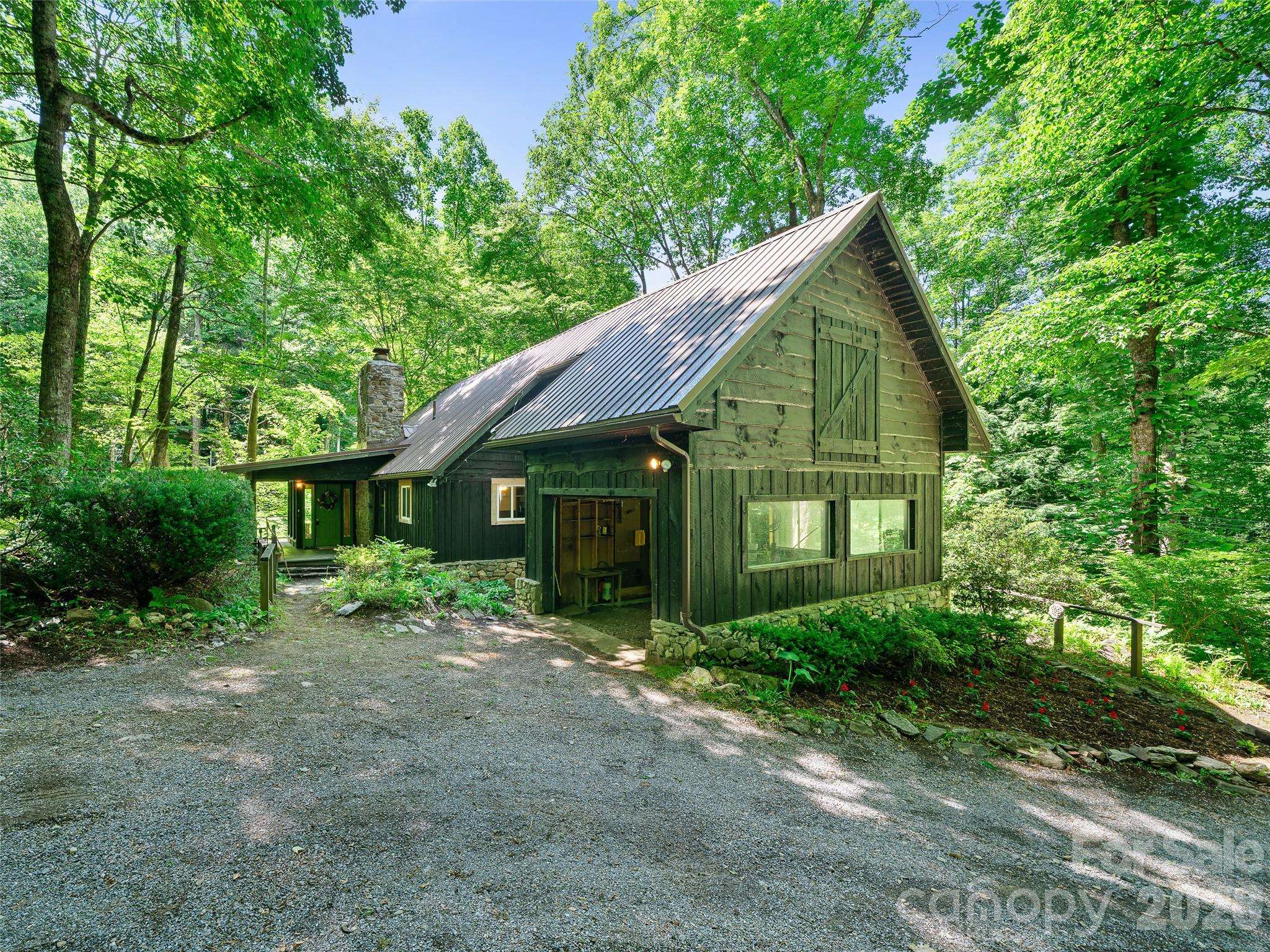 552 N Fork RD, Burnsville, NC 28714