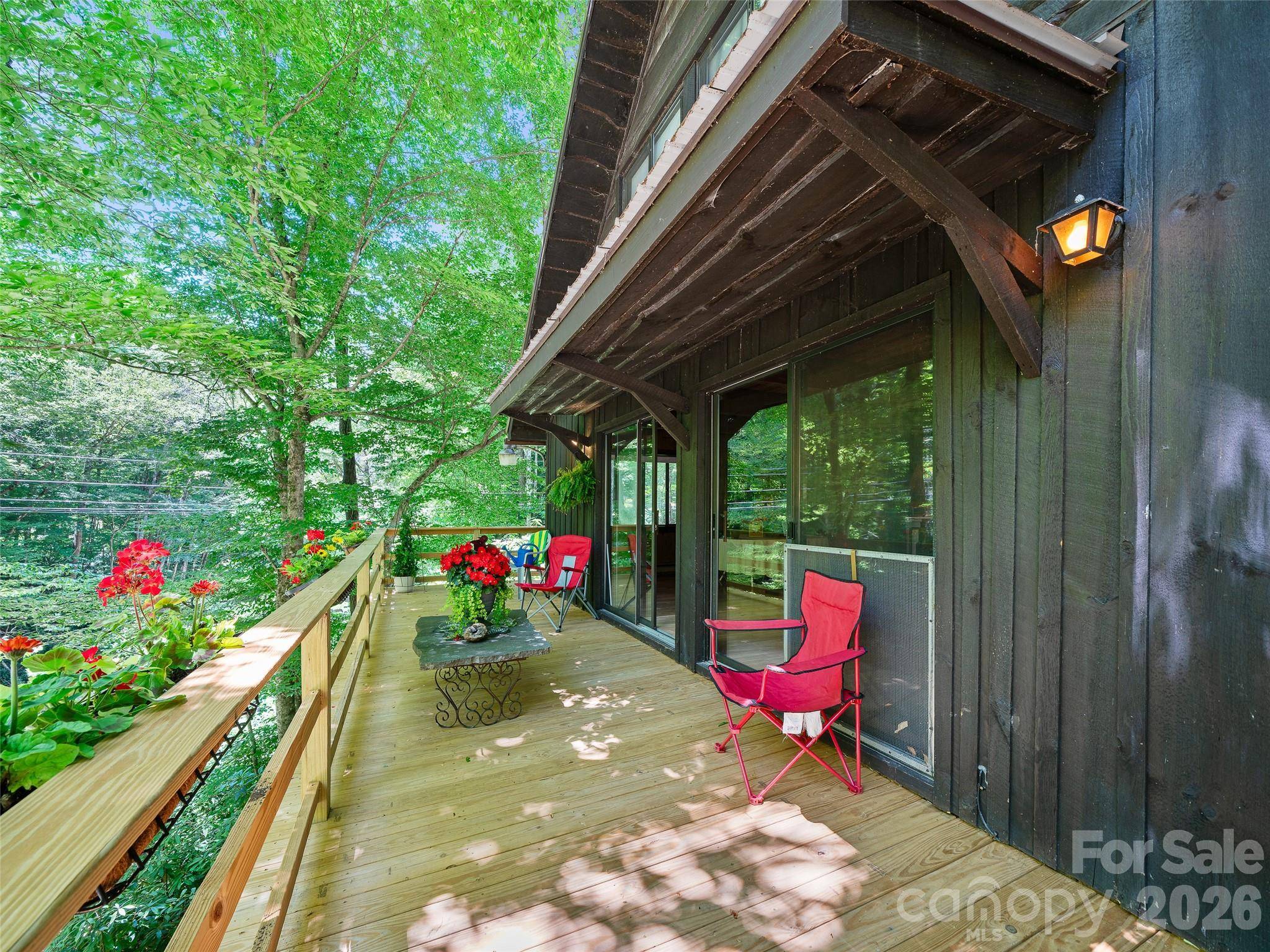 552 N Fork RD, Burnsville, NC 28714