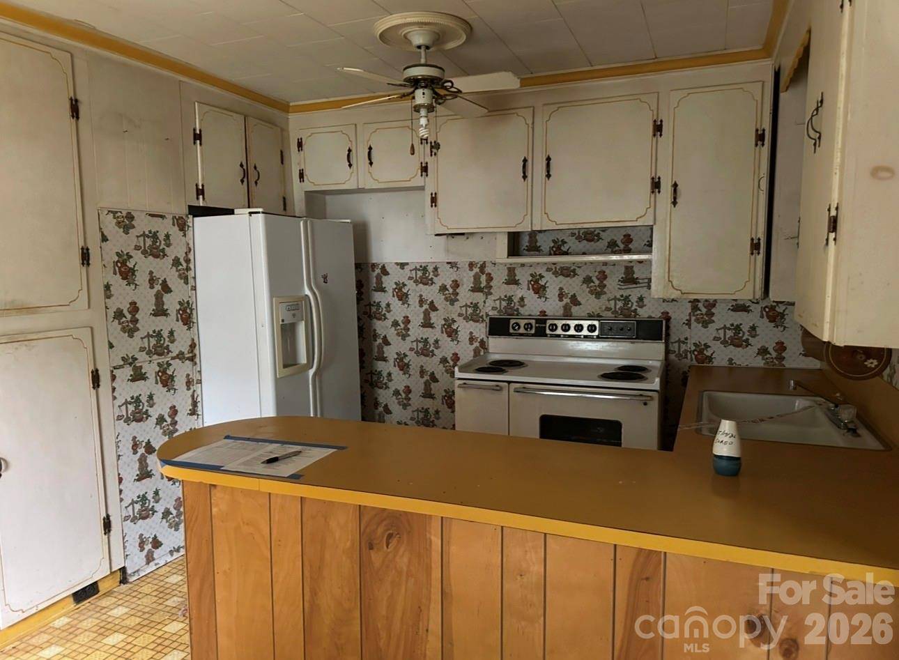 142 Reeves LN, Elkin, NC 28621