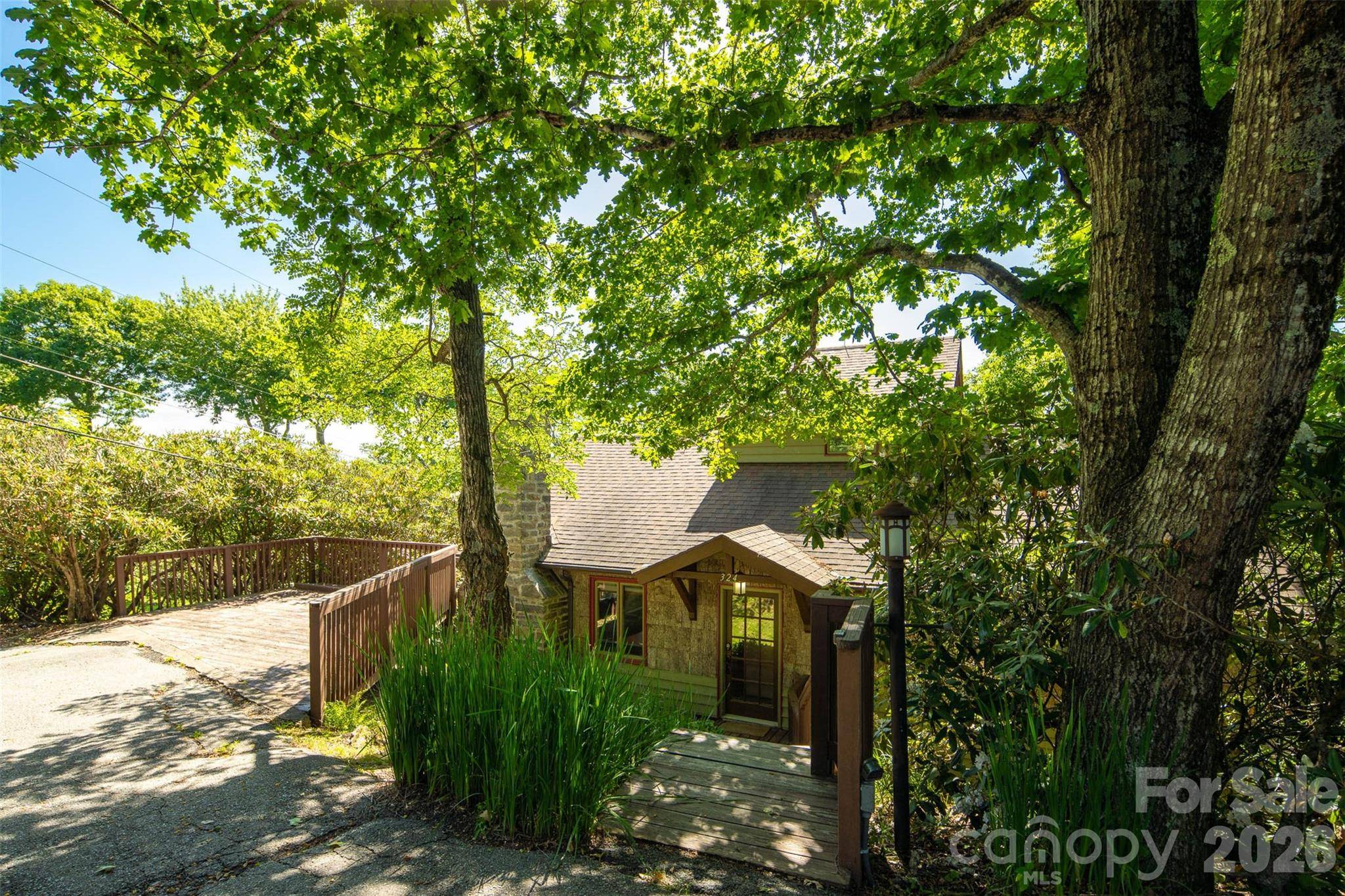324 Celestial DR, Blowing Rock, NC 28605