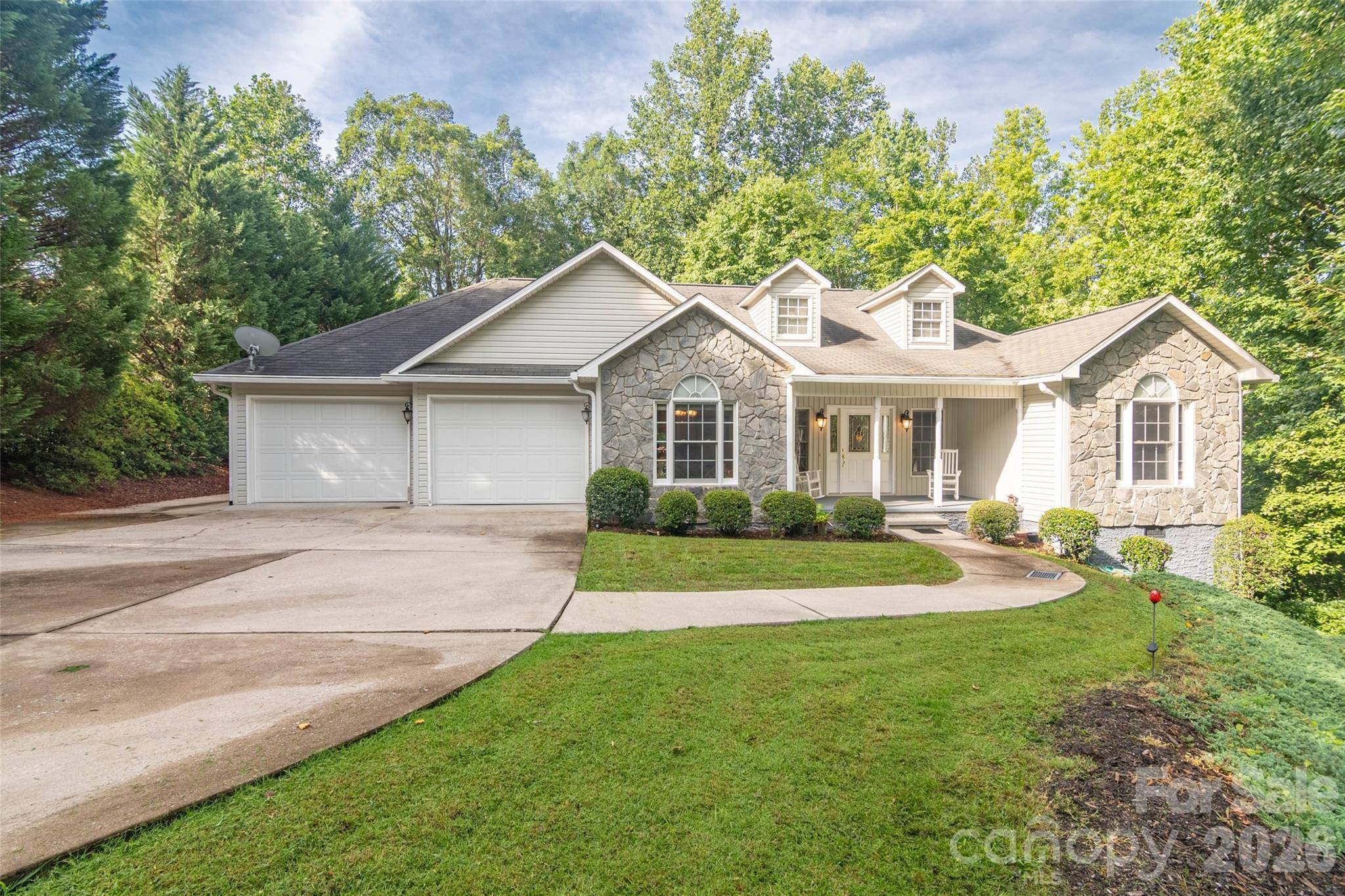 30 Brookside DR, Columbus, NC 28722