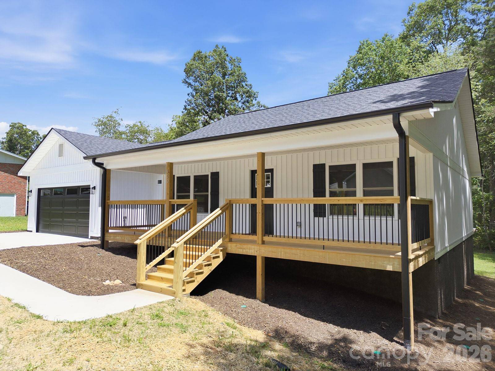 322 Jody ST, East Flat Rock, NC 28726