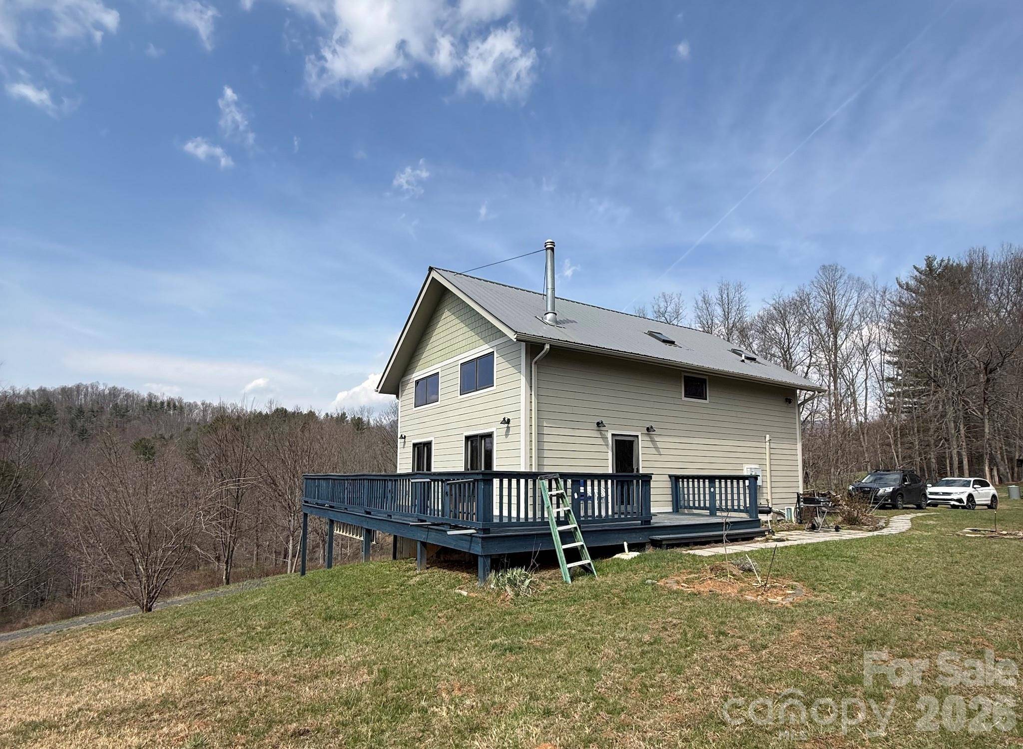26 Nora LN, Bakersville, NC 28705