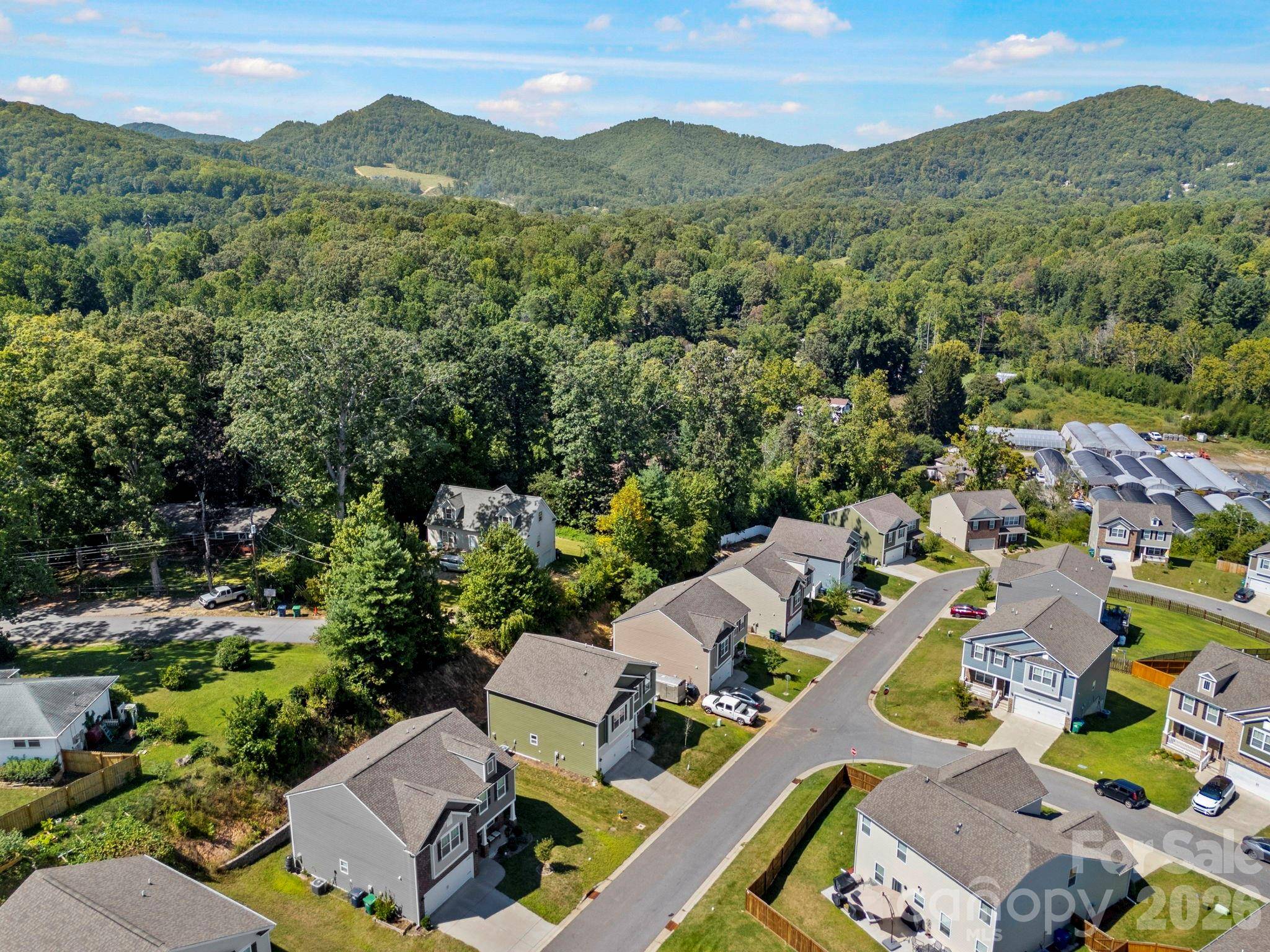 138 Marathon LN, Candler, NC 28715