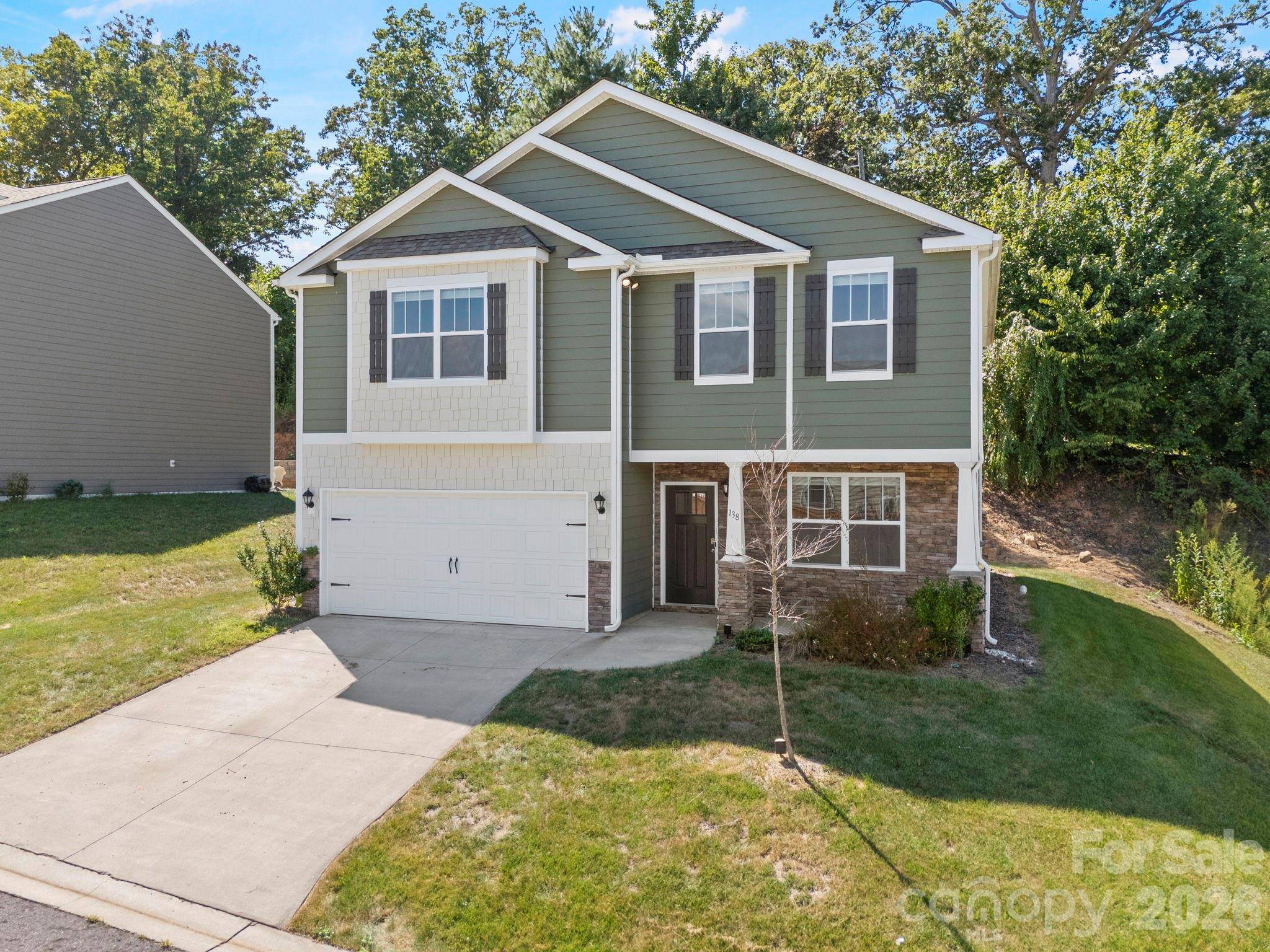 138 Marathon LN, Candler, NC 28715
