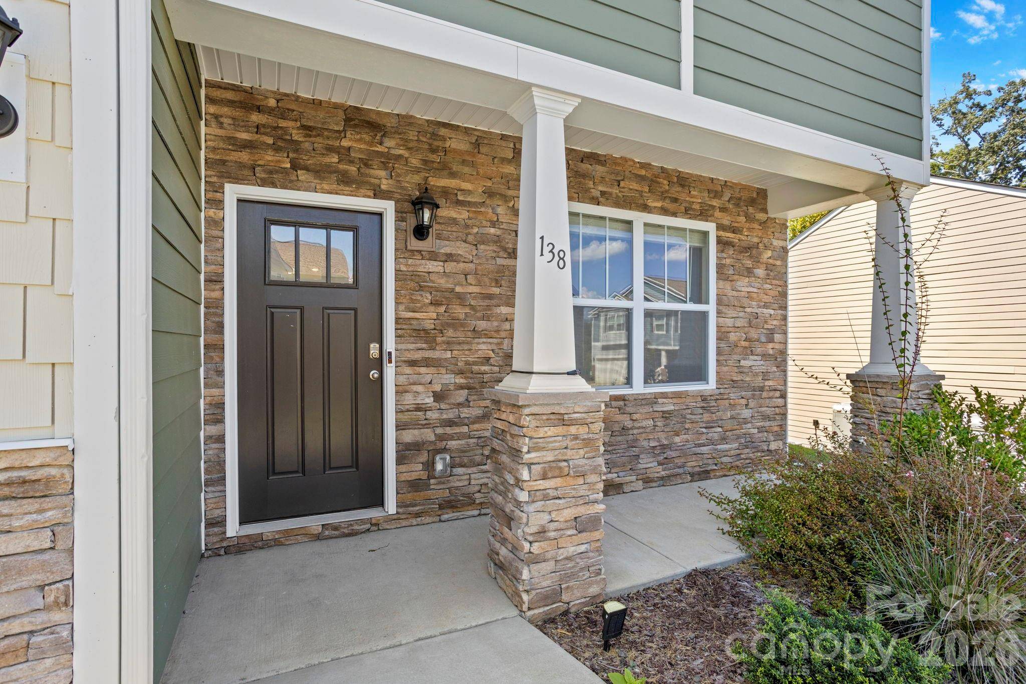 138 Marathon LN, Candler, NC 28715