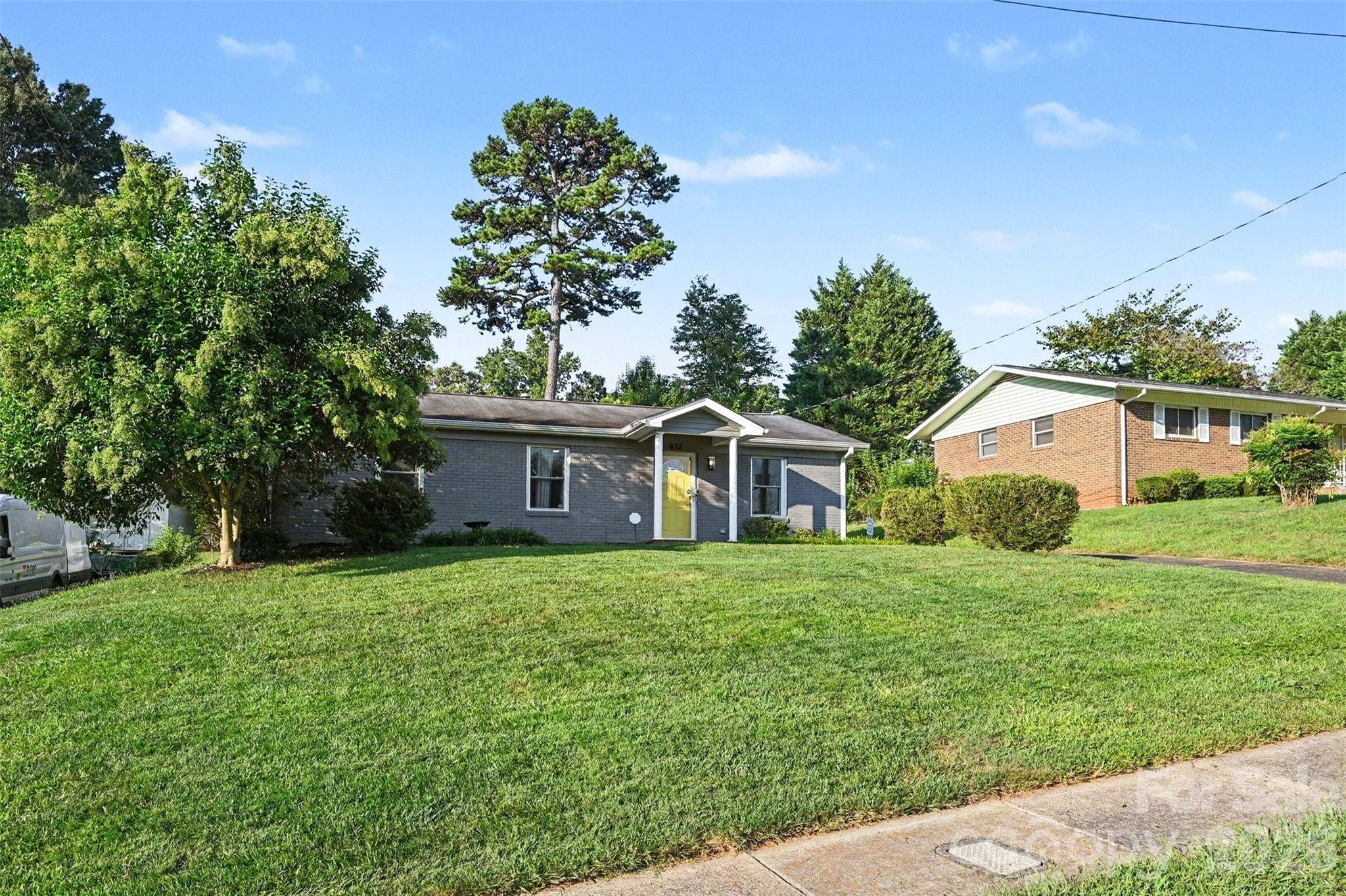 812 Capps Hill Mine RD, Charlotte, NC 28216