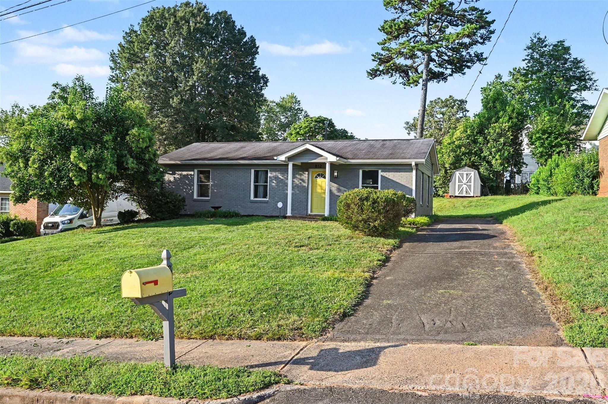 812 Capps Hill Mine RD, Charlotte, NC 28216