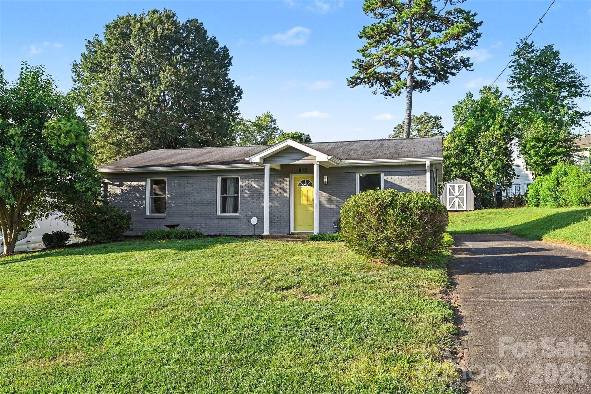 812 Capps Hill Mine RD, Charlotte, NC 28216
