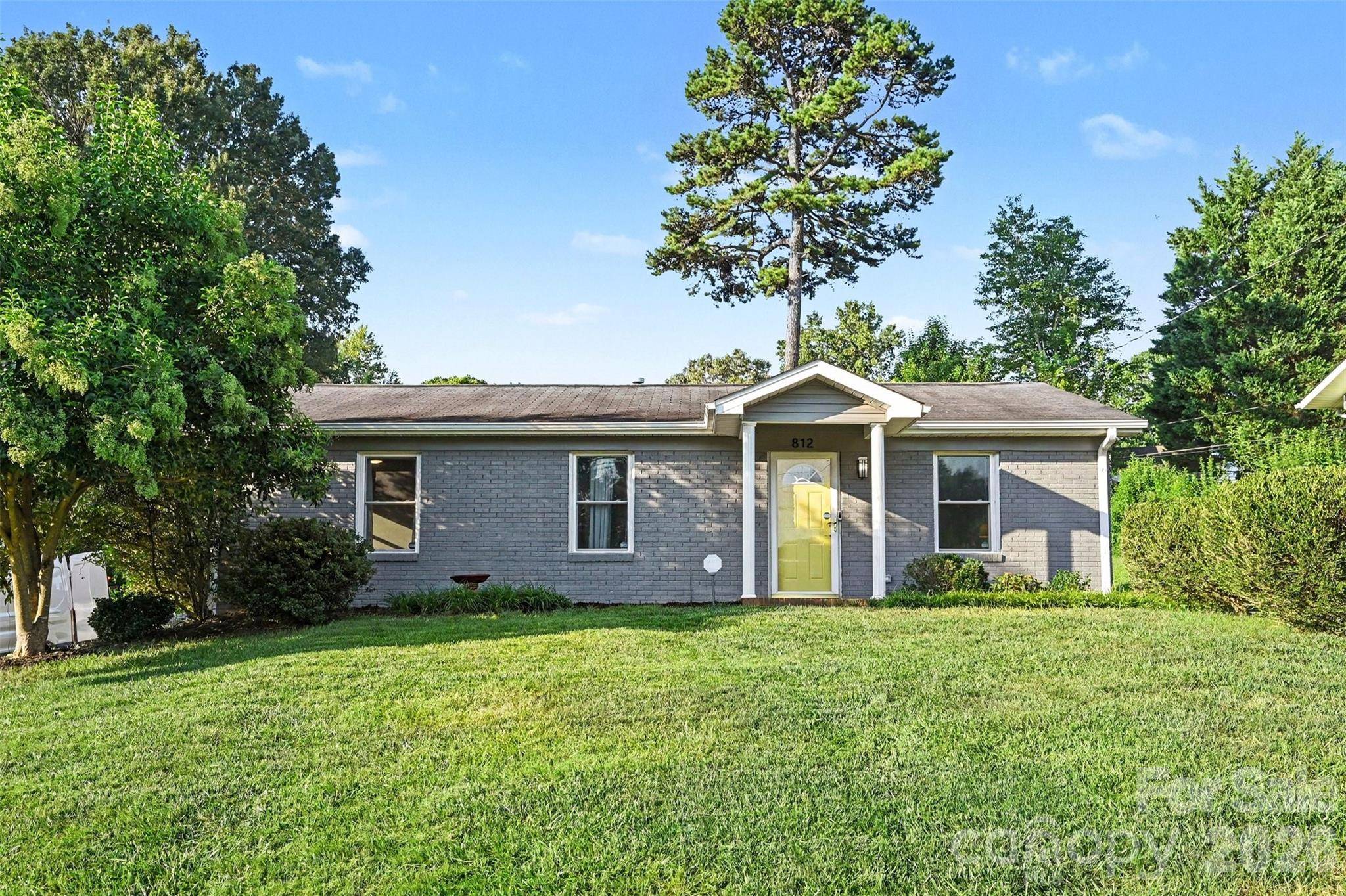 812 Capps Hill Mine RD, Charlotte, NC 28216